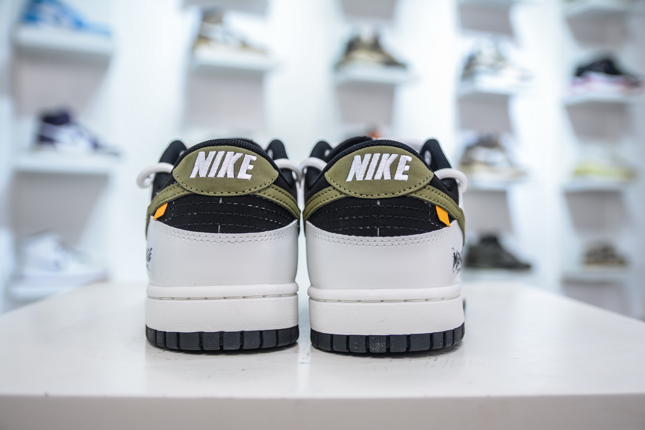 280 YC纯原 NK Dunk Low 寻迹使者 白黑绿 当定制画笔蘸取反转勇气 WG0414-024