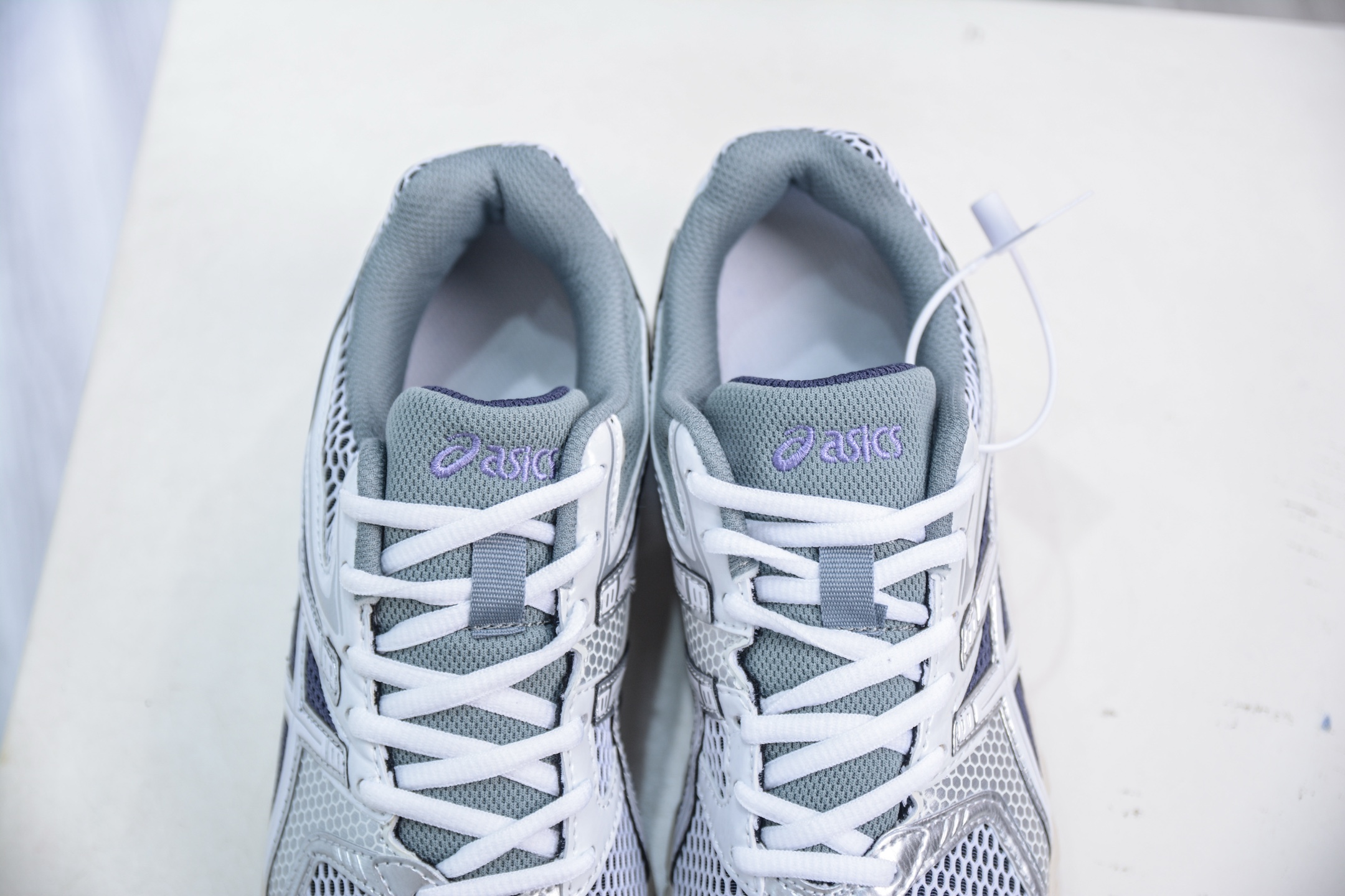 200 ASICS亚瑟士新款GEL-DS TRAINER 14 情侣运动鞋时尚复古运动休闲鞋 1203A607-100-Chinese UA Cheap High Quatity Brand Clothes Bags handbags Sneakers wholesale wholesaler seller from China Factory suppliers Fashion Clothing Shoes best Quality Beautiful Price 200 ASICS亚瑟士新款GEL-DS TRAINER 14 情侣运动鞋时尚复古运动休闲鞋 1203A607-100