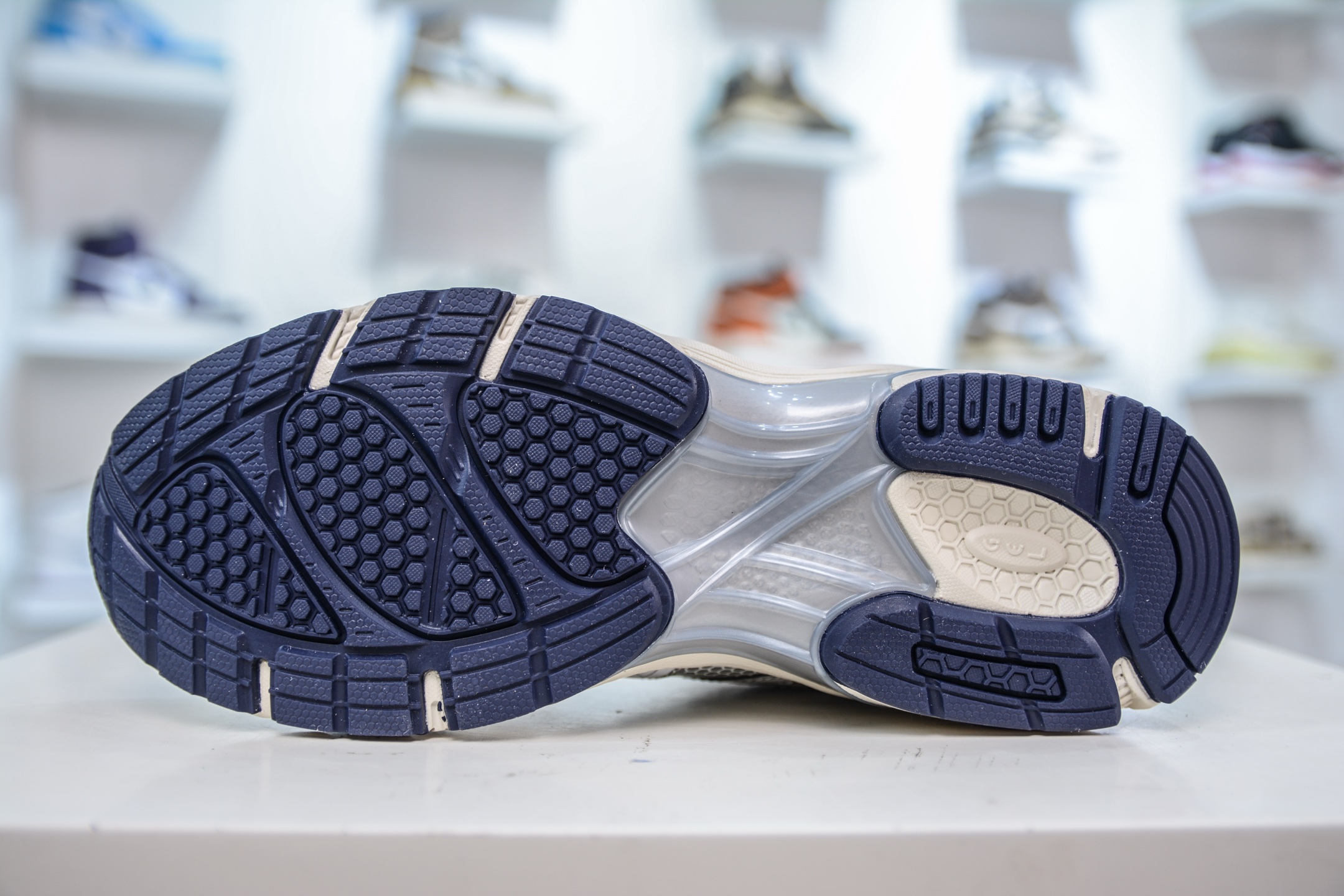 200 ASICS亚瑟士新款GEL-DS TRAINER 14 情侣运动鞋时尚复古运动休闲鞋 1203A607-100-Chinese UA Cheap High Quatity Brand Clothes Bags handbags Sneakers wholesale wholesaler seller from China Factory suppliers Fashion Clothing Shoes best Quality Beautiful Price 200 ASICS亚瑟士新款GEL-DS TRAINER 14 情侣运动鞋时尚复古运动休闲鞋 1203A607-100