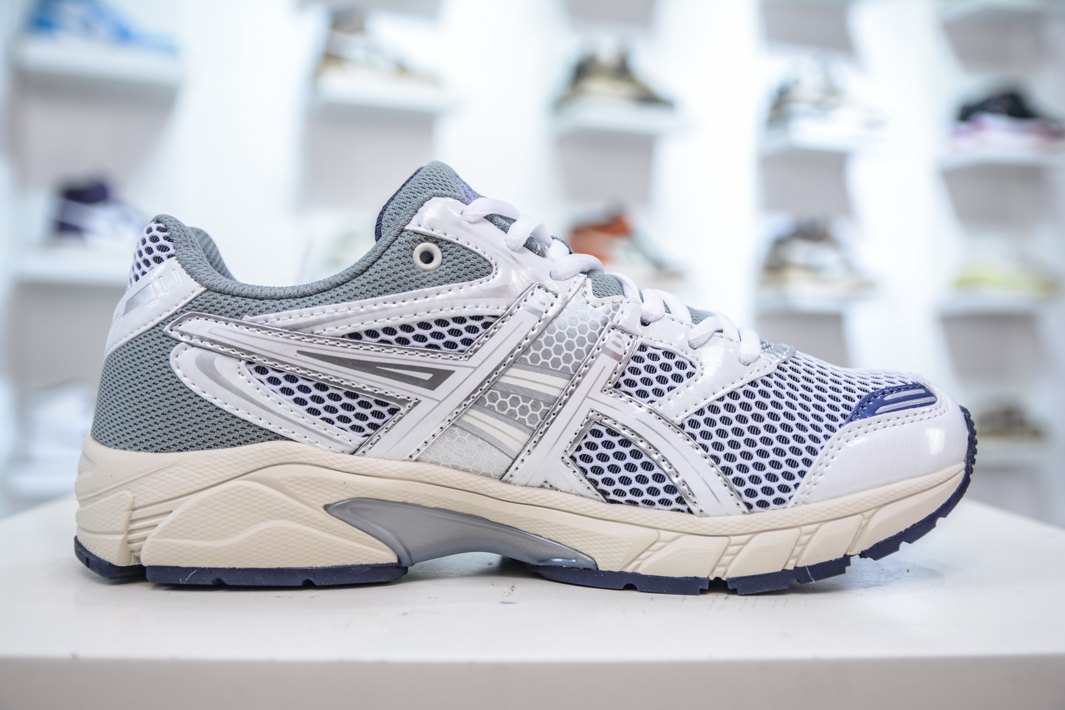 200 ASICS亚瑟士新款GEL-DS TRAINER 14 情侣运动鞋时尚复古运动休闲鞋 1203A607-100-Chinese UA Cheap High Quatity Brand Clothes Bags handbags Sneakers wholesale wholesaler seller from China Factory suppliers Fashion Clothing Shoes best Quality Beautiful Price 200 ASICS亚瑟士新款GEL-DS TRAINER 14 情侣运动鞋时尚复古运动休闲鞋 1203A607-100