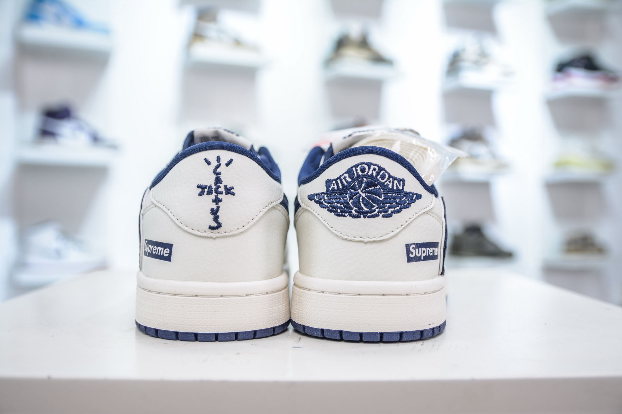 210 Travis Scott x Nike Air Jordan 1 Low x Supreme Air Jordan 1 Low SUP联名-白蓝 JW1188-130-Chinese UA Cheap High Quatity Brand Clothes Bags handbags Sneakers wholesale wholesaler seller from China Factory suppliers Fashion Clothing Shoes best Quality Beautiful Price 210 Travis Scott x Nike Air Jordan 1 Low x Supreme Air Jordan 1 Low SUP联名-白蓝 JW1188-130
