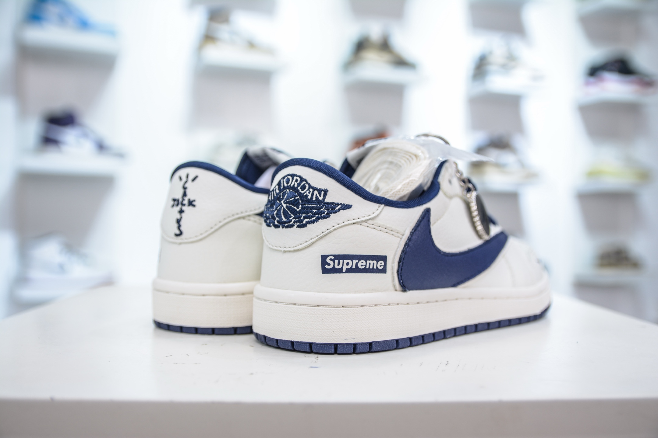 210 Travis Scott x Nike Air Jordan 1 Low x Supreme Air Jordan 1 Low SUP联名-白蓝 JW1188-130-Chinese UA Cheap High Quatity Brand Clothes Bags handbags Sneakers wholesale wholesaler seller from China Factory suppliers Fashion Clothing Shoes best Quality Beautiful Price 210 Travis Scott x Nike Air Jordan 1 Low x Supreme Air Jordan 1 Low SUP联名-白蓝 JW1188-130