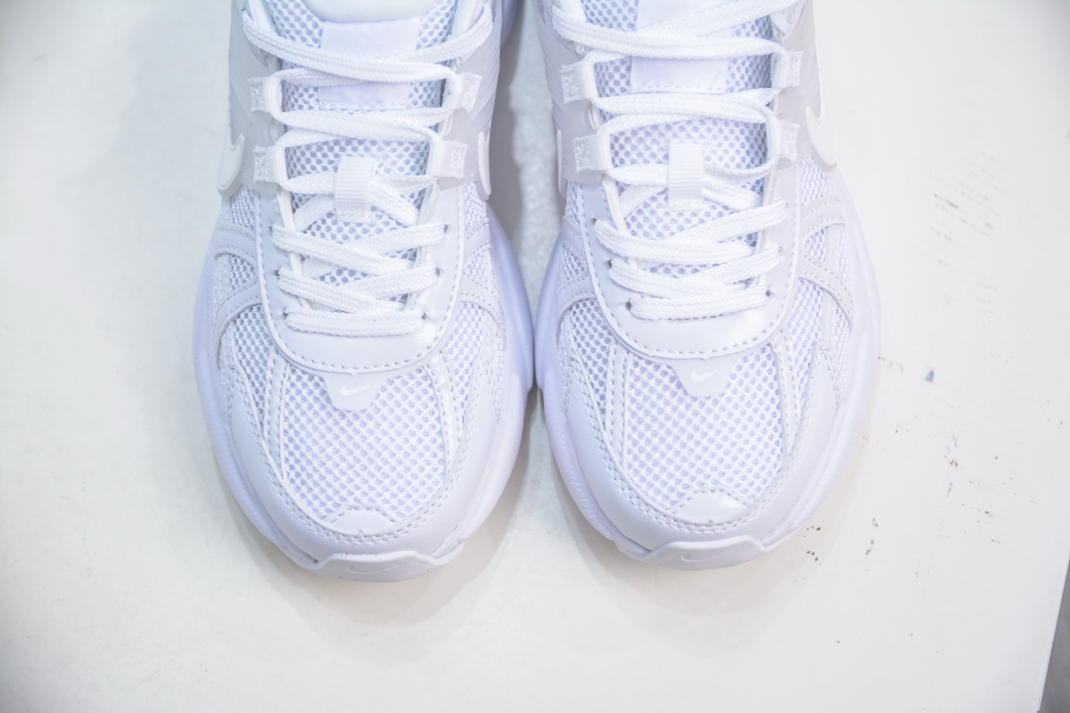 Nike V2K Runtekk Retro Low-Top Running Shoes - Cushioned, Breathable, Stylish 10 i1751638097764 6035 0 8