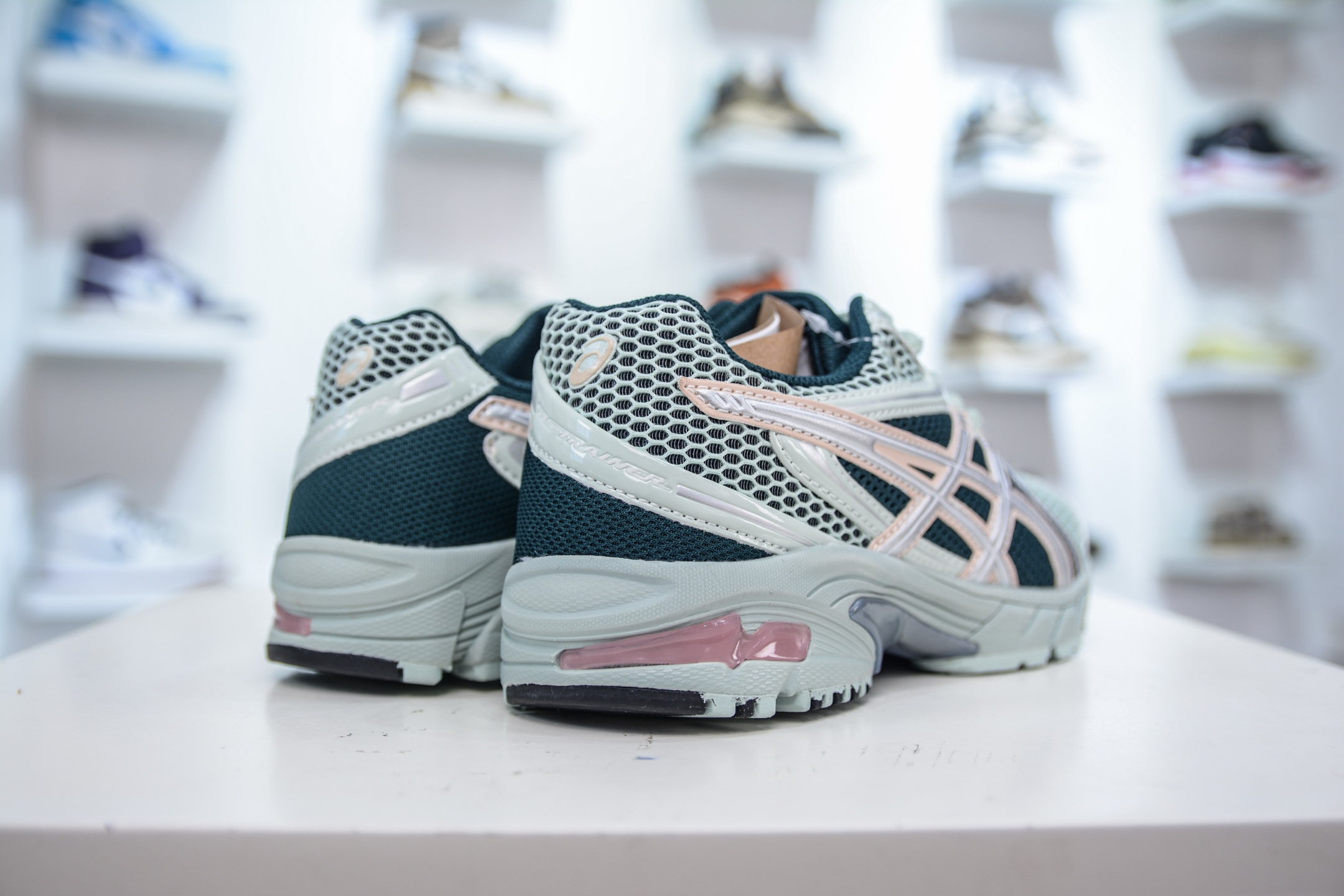ASICS GEL-DS Trainer 14: Retro-Chic Sneakers for Men and Women 6 i1751638333366 6452 0 5