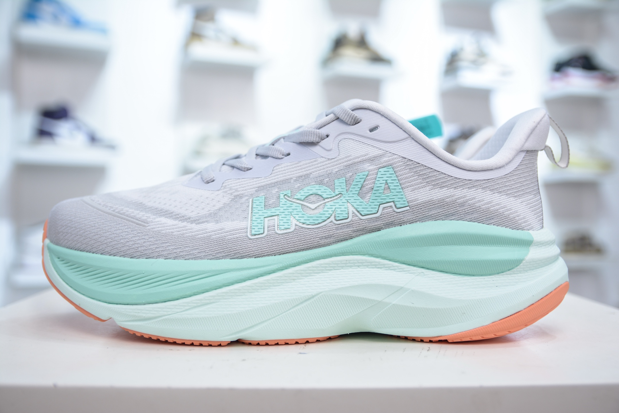 Hoka One One Skyflow M Low: Lightweight, Breathable Running Shoes 2 i1751638919686 4772 0 0