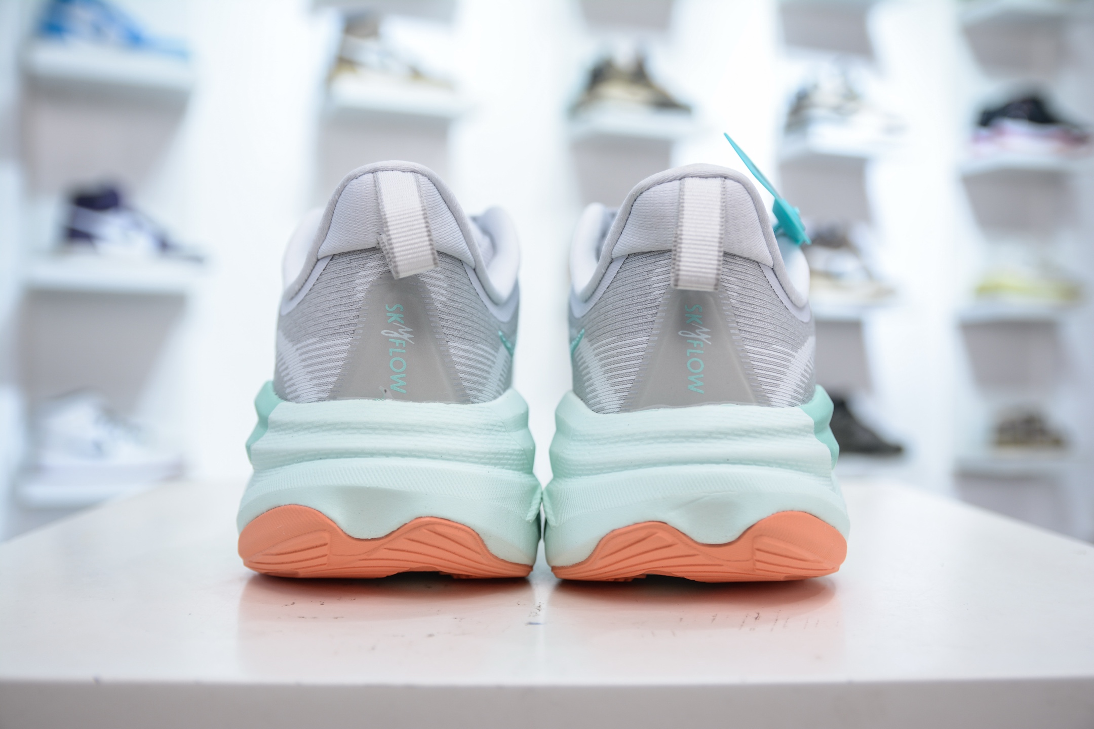Hoka One One Skyflow M Low: Lightweight, Breathable Running Shoes 3 i1751638919822 1150 0 1