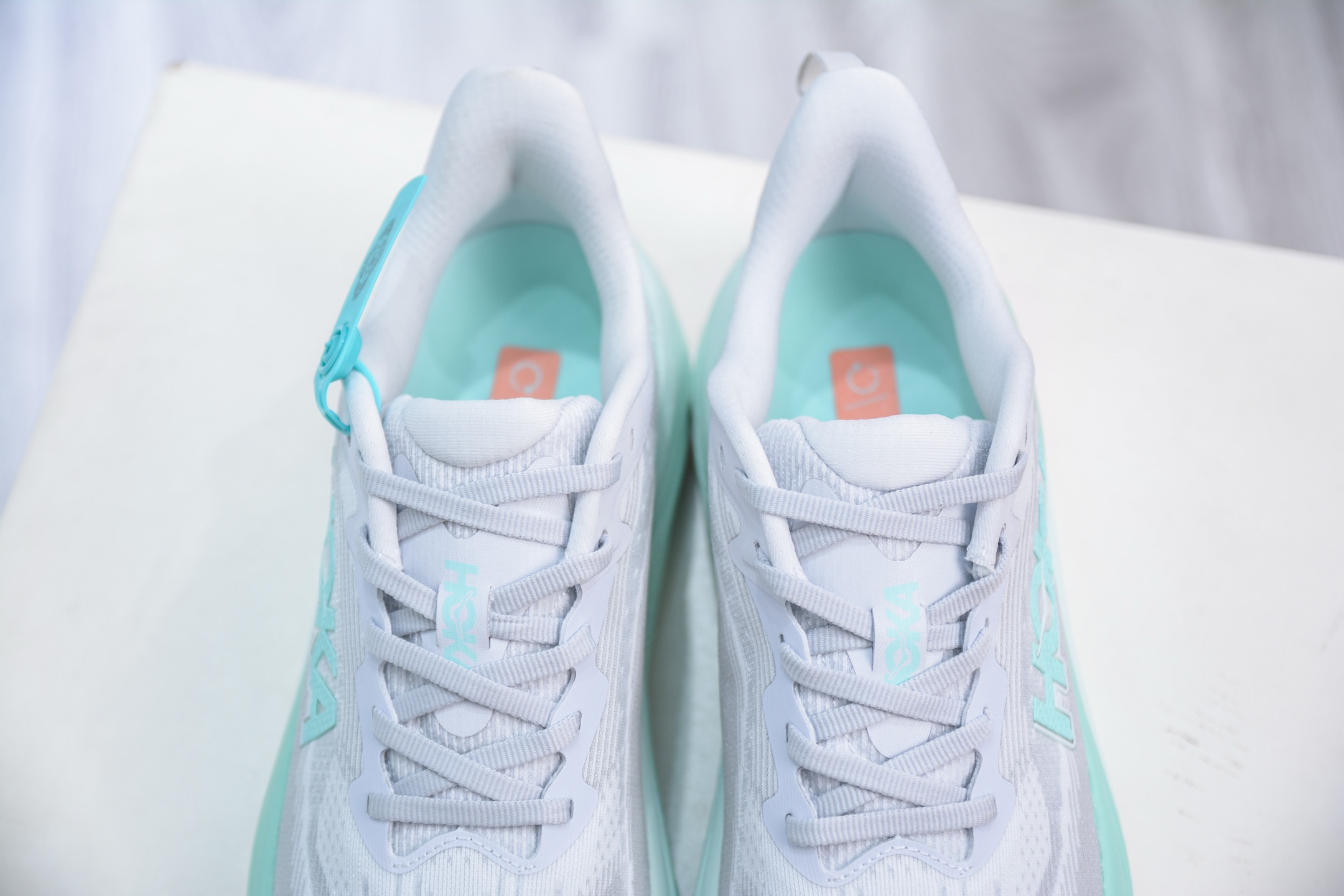 Hoka One One Skyflow M Low: Lightweight, Breathable Running Shoes 9 i1751638919863 2253 0 7