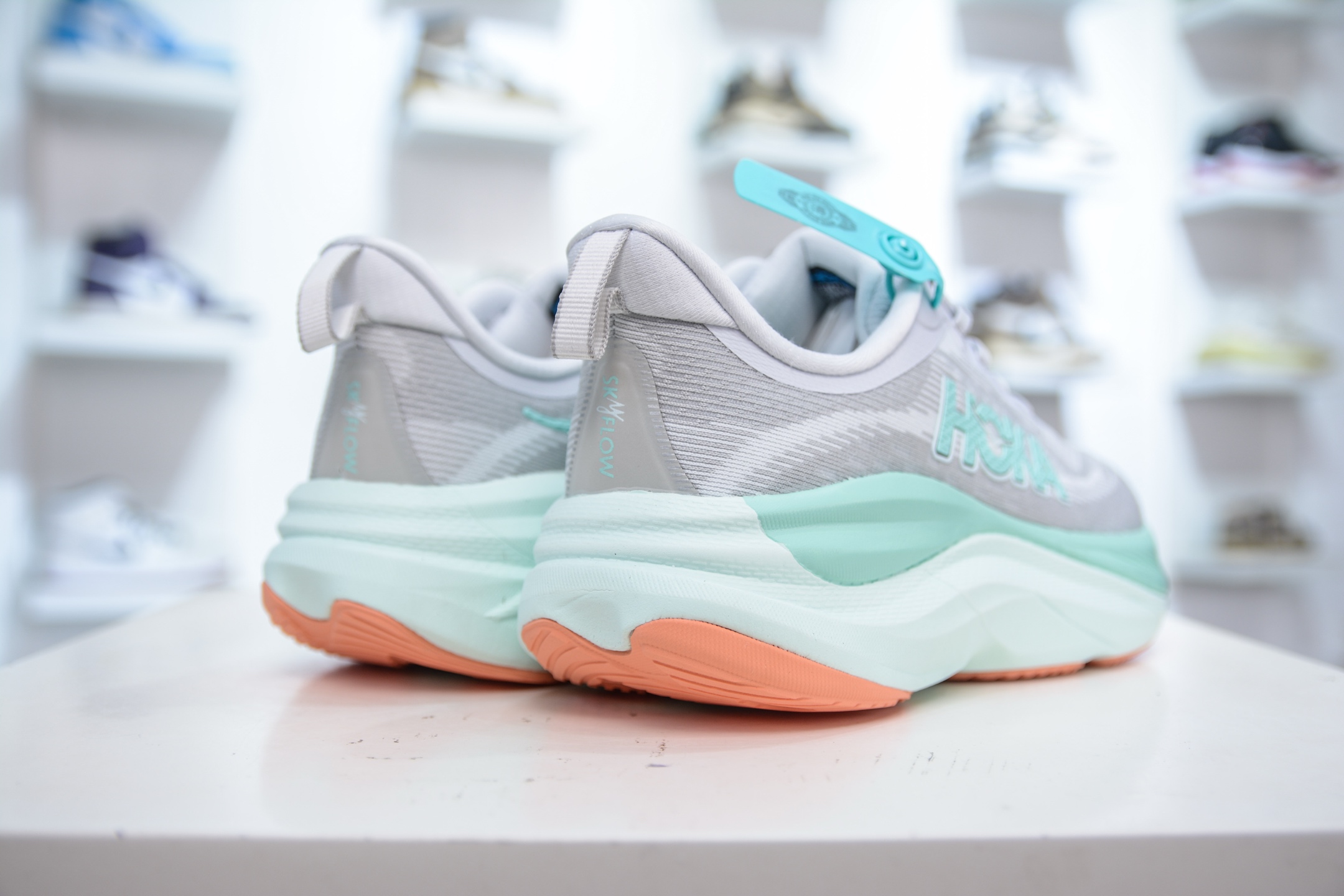 Hoka One One Skyflow M Low: Lightweight, Breathable Running Shoes 7 i1751638920883 7533 0 5