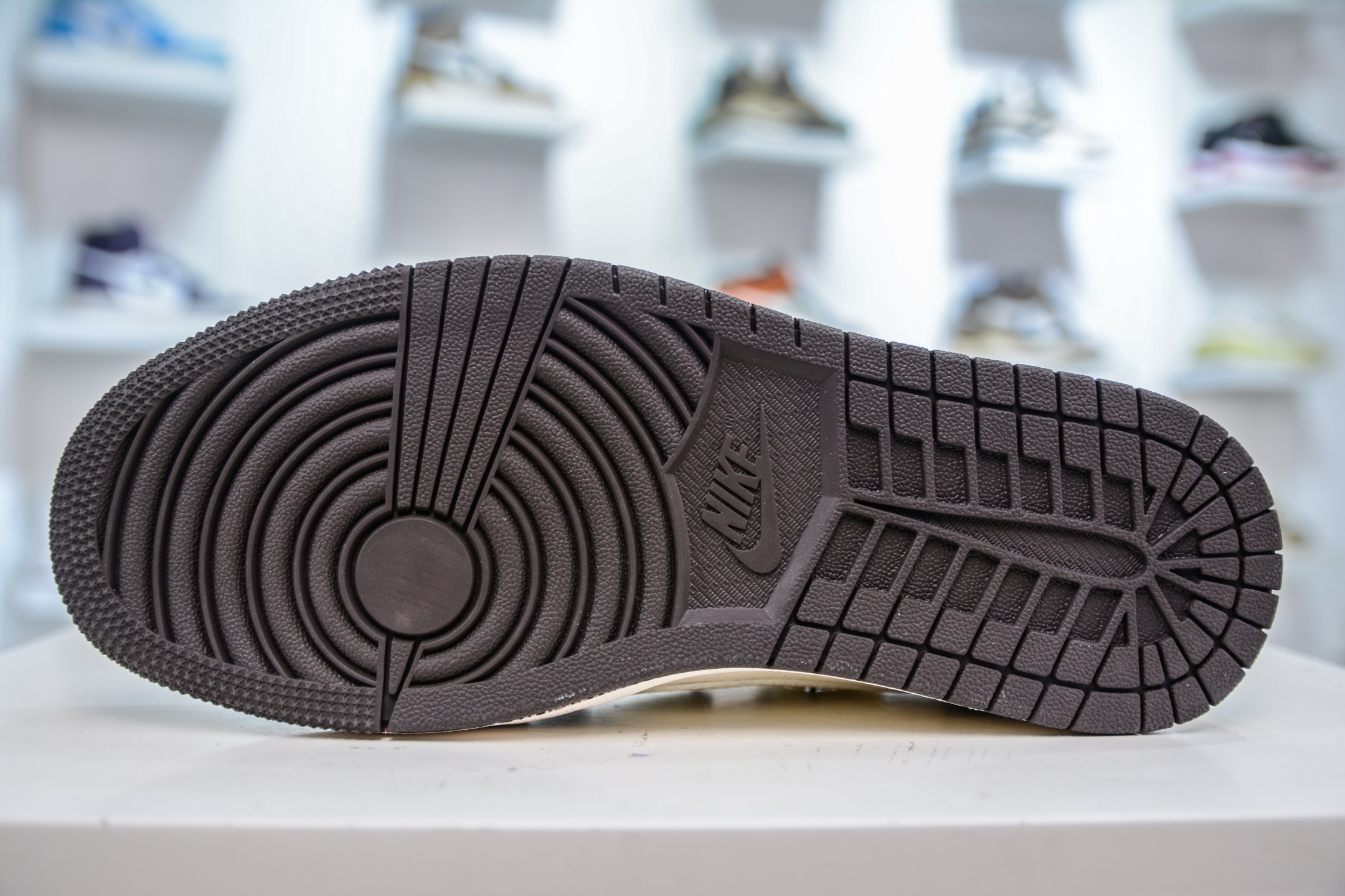 Travis Scott x Nike Air Jordan 1 Low X Louis Vuitton LV联名-米棕绑带 DM6868-101-莆田鞋,莆田鞋货源,高仿鞋,高仿鞋货源,安福档口,莆田高仿鞋,莆田鞋批发,高仿鞋批发,莆田高仿运动鞋,高仿运动鞋,莆田运动鞋 Travis Scott x Nike Air Jordan 1 Low X Louis Vuitton LV联名-米棕绑带 DM6868-101