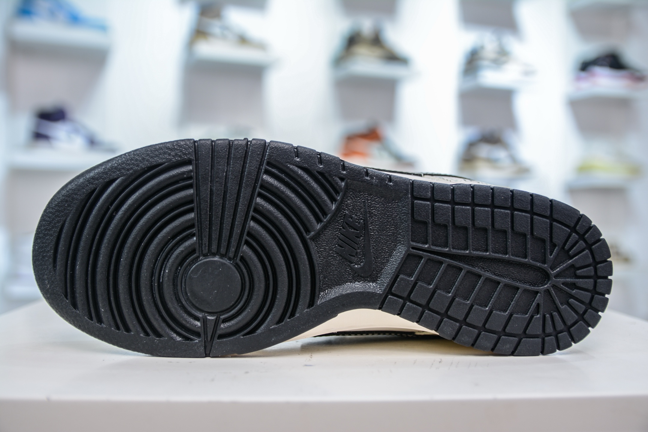 Nike SB Dunk Low x Louis Vuitton LV联名-米白黑 YX5066-362