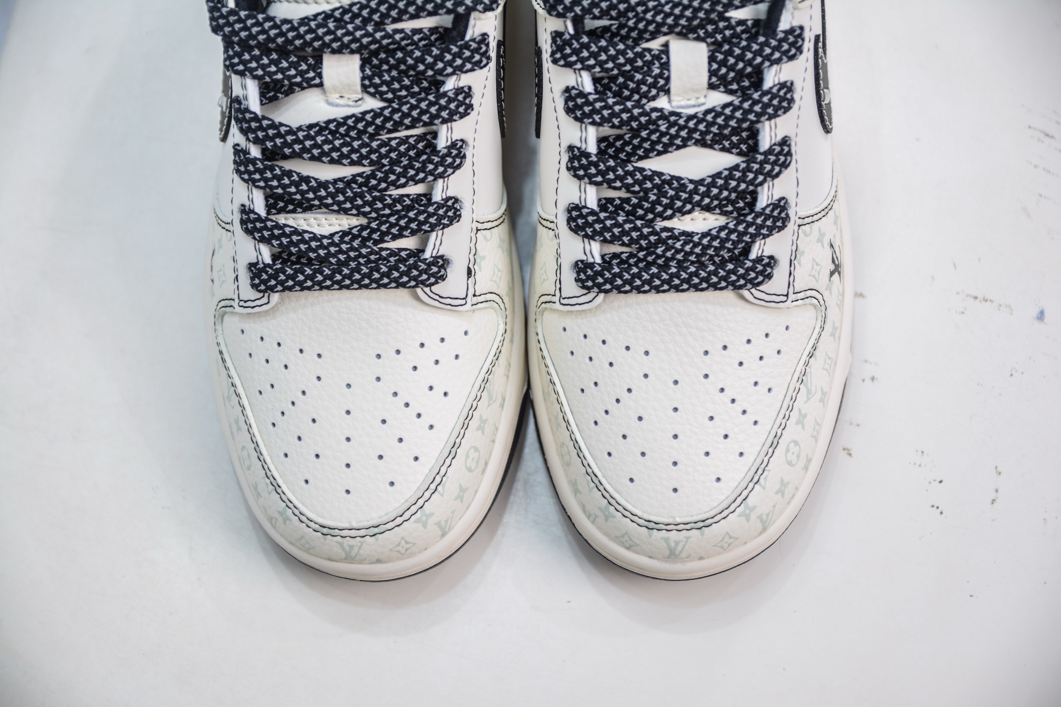 Nike SB Dunk Low x Louis Vuitton LV联名-米白黑 YX5066-362