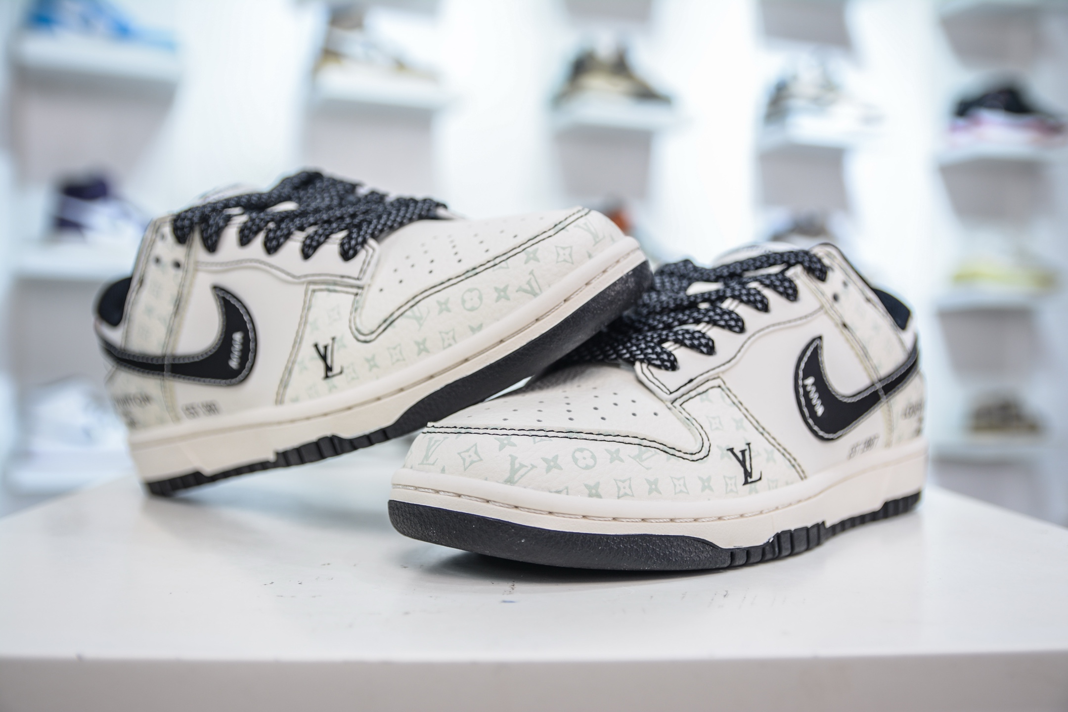 Nike SB Dunk Low x Louis Vuitton LV联名-米白黑 YX5066-362