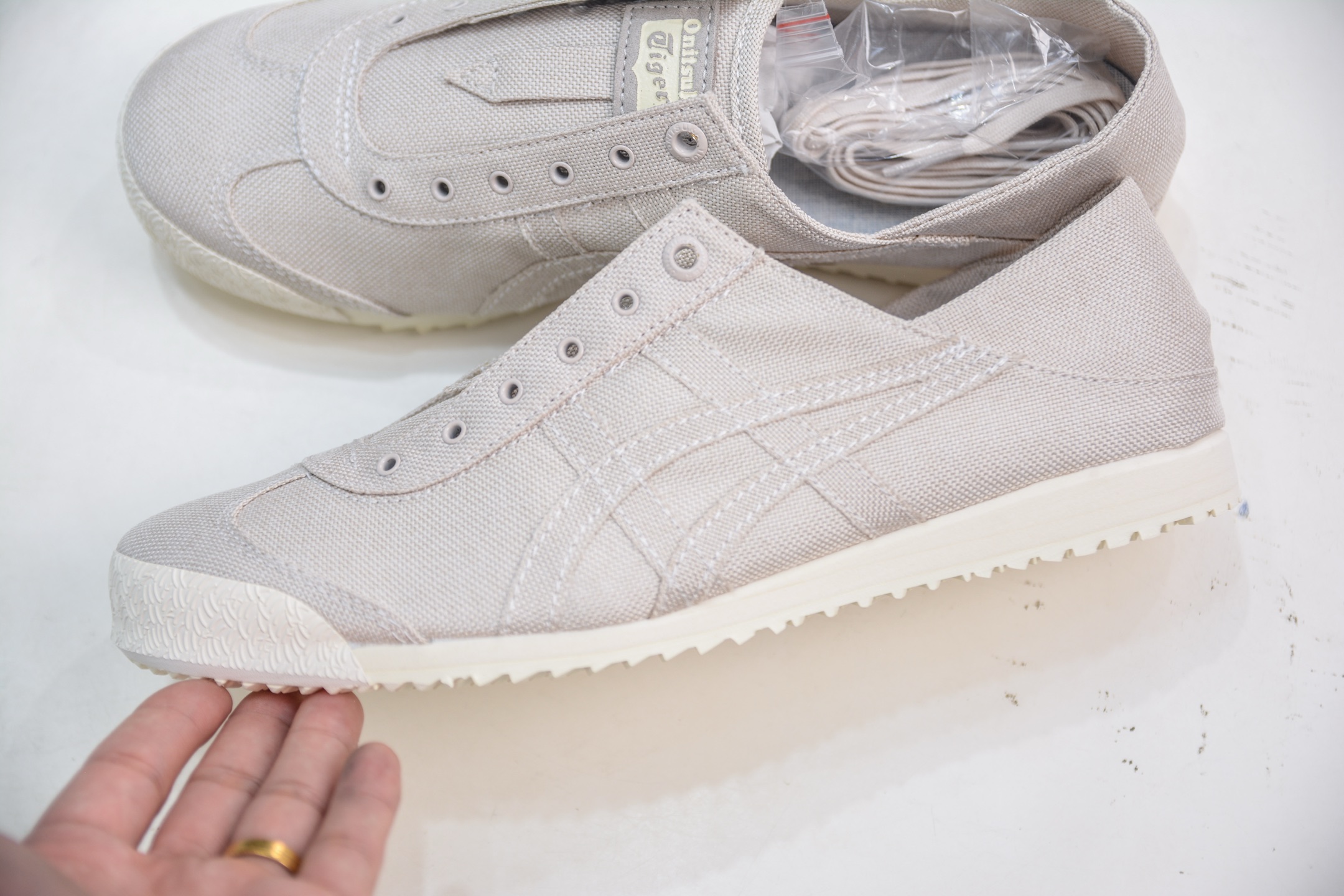 Onitsuka Tiger Mexico 66 SD 鬼冢虎 虎爪百搭休闲皮革慢跑鞋 1183C432-250