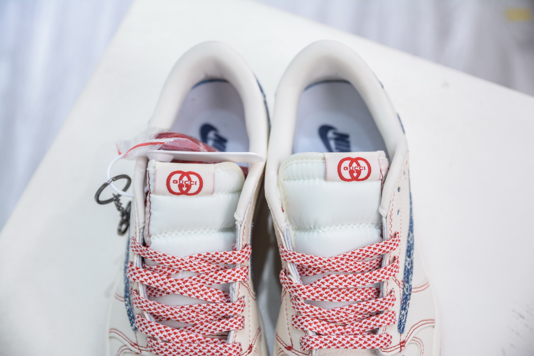 TS x Air Jordan x GUCCI AJ1 Low 倒钩低帮联名古驰-米白红蓝印花勾 XQ1979-001-莆田鞋,莆田鞋货源,高仿鞋,高仿鞋货源,安福档口,莆田高仿鞋,莆田鞋批发,高仿鞋批发,莆田高仿运动鞋,高仿运动鞋,莆田运动鞋 TS x Air Jordan x GUCCI AJ1 Low 倒钩低帮联名古驰-米白红蓝印花勾 XQ1979-001