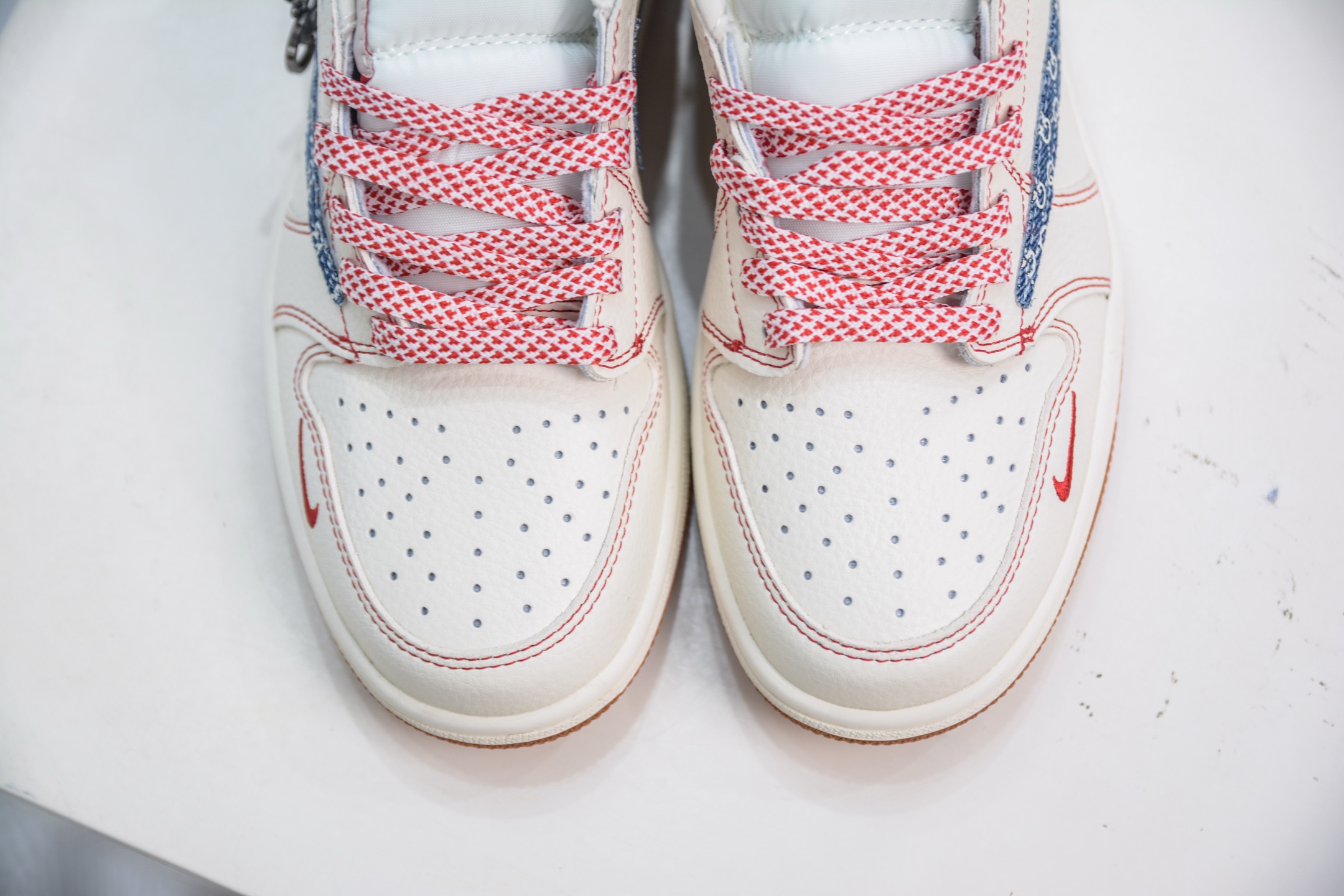 TS x Air Jordan x GUCCI AJ1 Low 倒钩低帮联名古驰-米白红蓝印花勾 XQ1979-001-莆田鞋,莆田鞋货源,高仿鞋,高仿鞋货源,安福档口,莆田高仿鞋,莆田鞋批发,高仿鞋批发,莆田高仿运动鞋,高仿运动鞋,莆田运动鞋 TS x Air Jordan x GUCCI AJ1 Low 倒钩低帮联名古驰-米白红蓝印花勾 XQ1979-001