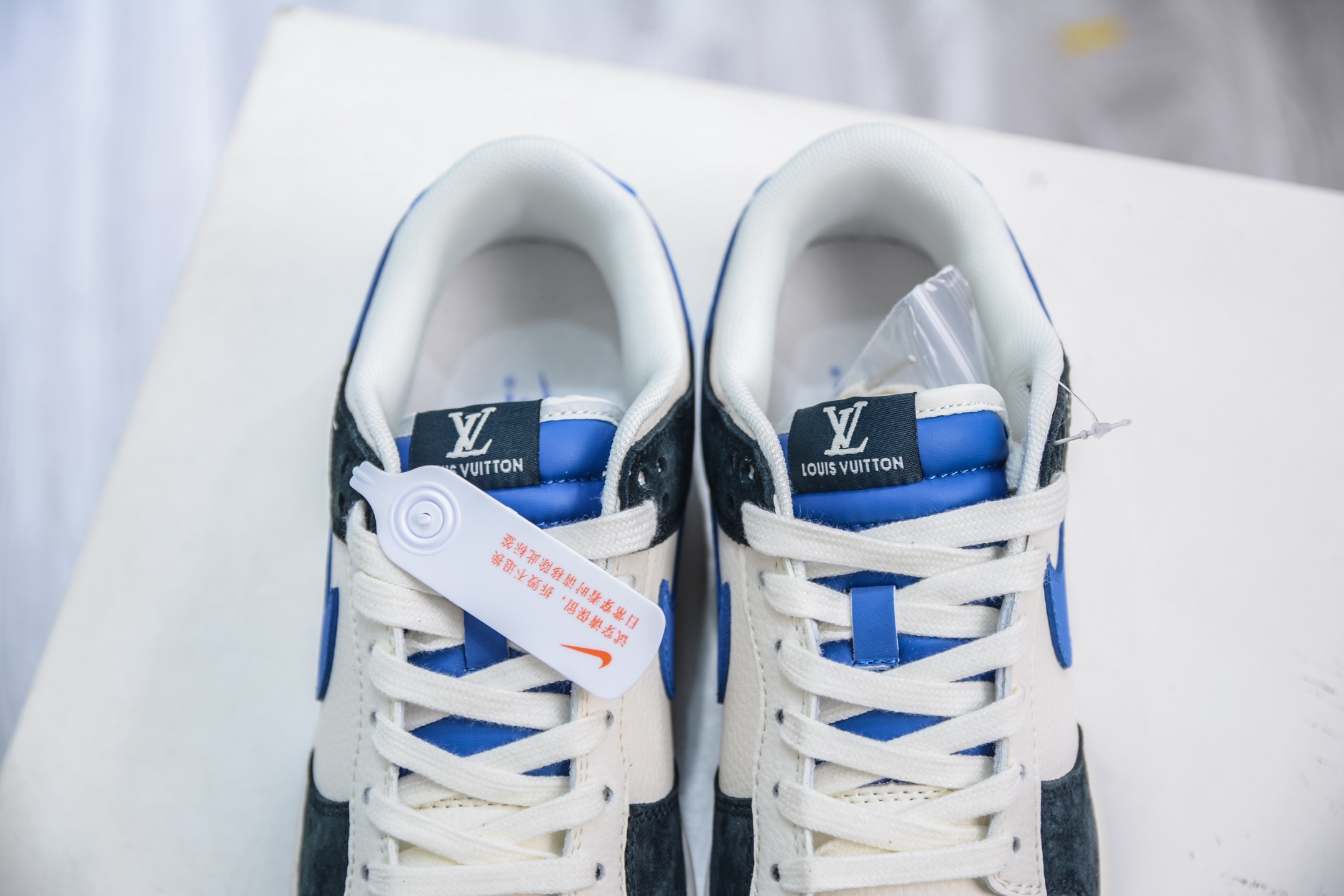 Nike SB Dunk Low x Louis Vuitton LV联名-白黑蓝 XD1588-221-莆田鞋,莆田鞋货源,高仿鞋,高仿鞋货源,安福档口,莆田高仿鞋,莆田鞋批发,高仿鞋批发,莆田高仿运动鞋,高仿运动鞋,莆田运动鞋 Nike SB Dunk Low x Louis Vuitton LV联名-白黑蓝 XD1588-221