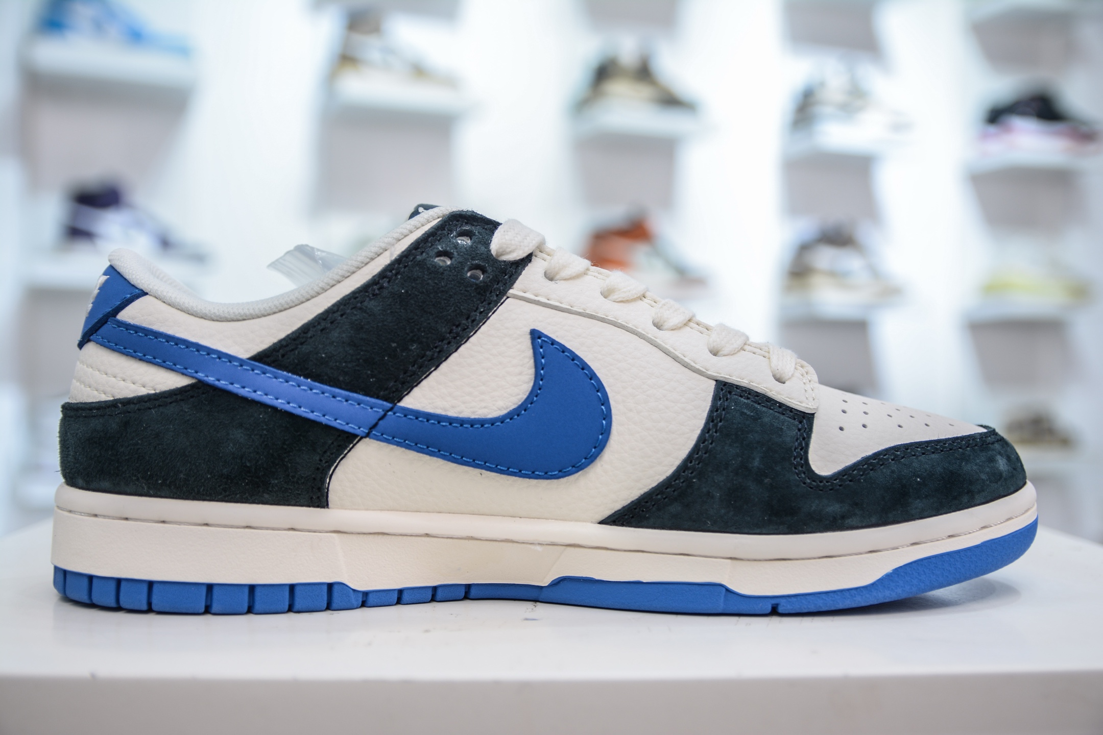 Nike SB Dunk Low x Louis Vuitton LV联名-白黑蓝 XD1588-221-莆田鞋,莆田鞋货源,高仿鞋,高仿鞋货源,安福档口,莆田高仿鞋,莆田鞋批发,高仿鞋批发,莆田高仿运动鞋,高仿运动鞋,莆田运动鞋 Nike SB Dunk Low x Louis Vuitton LV联名-白黑蓝 XD1588-221