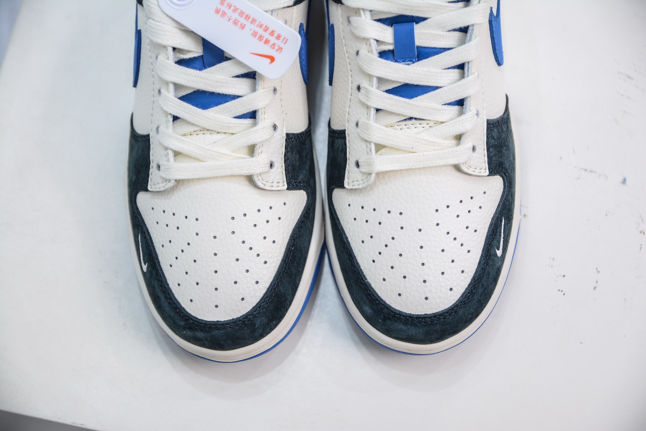 Nike SB Dunk Low x Louis Vuitton LV联名-白黑蓝 XD1588-221-莆田鞋,莆田鞋货源,高仿鞋,高仿鞋货源,安福档口,莆田高仿鞋,莆田鞋批发,高仿鞋批发,莆田高仿运动鞋,高仿运动鞋,莆田运动鞋 Nike SB Dunk Low x Louis Vuitton LV联名-白黑蓝 XD1588-221