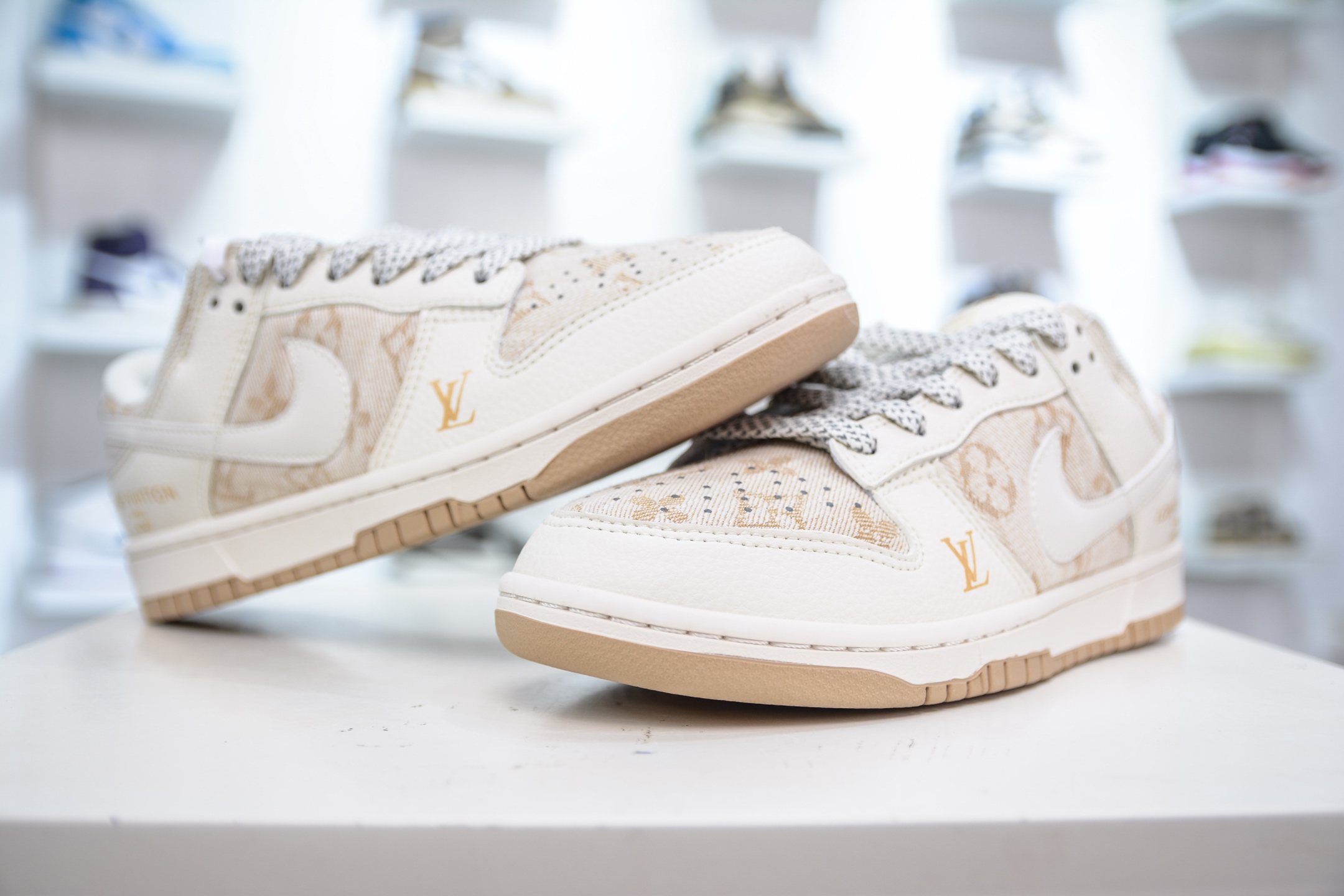 Nike SB Dunk Low x Louis Vuitton LV联名-白黄 JP1628-007-莆田鞋,莆田鞋货源,高仿鞋,高仿鞋货源,安福档口,莆田高仿鞋,莆田鞋批发,高仿鞋批发,莆田高仿运动鞋,高仿运动鞋,莆田运动鞋 Nike SB Dunk Low x Louis Vuitton LV联名-白黄 JP1628-007