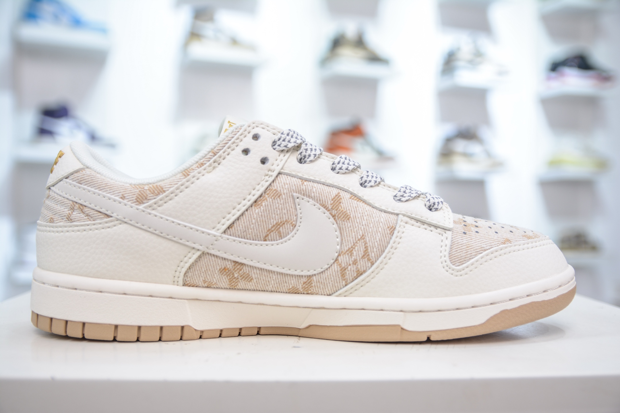 Nike SB Dunk Low x Louis Vuitton LV联名-白黄 JP1628-007-莆田鞋,莆田鞋货源,高仿鞋,高仿鞋货源,安福档口,莆田高仿鞋,莆田鞋批发,高仿鞋批发,莆田高仿运动鞋,高仿运动鞋,莆田运动鞋 Nike SB Dunk Low x Louis Vuitton LV联名-白黄 JP1628-007