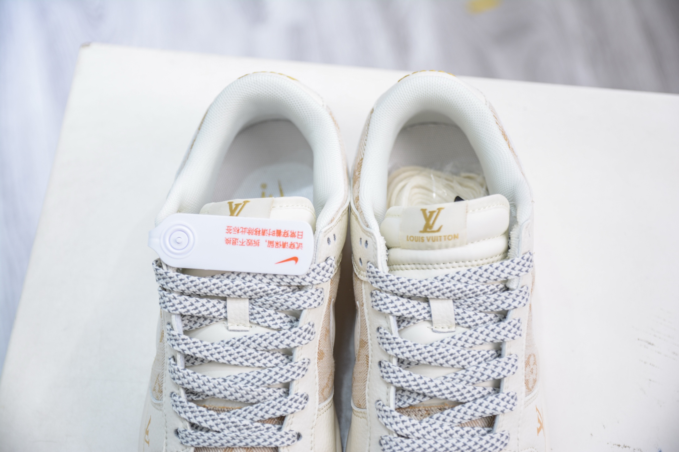 Nike SB Dunk Low x Louis Vuitton LV联名-白黄 JP1628-007-莆田鞋,莆田鞋货源,高仿鞋,高仿鞋货源,安福档口,莆田高仿鞋,莆田鞋批发,高仿鞋批发,莆田高仿运动鞋,高仿运动鞋,莆田运动鞋 Nike SB Dunk Low x Louis Vuitton LV联名-白黄 JP1628-007