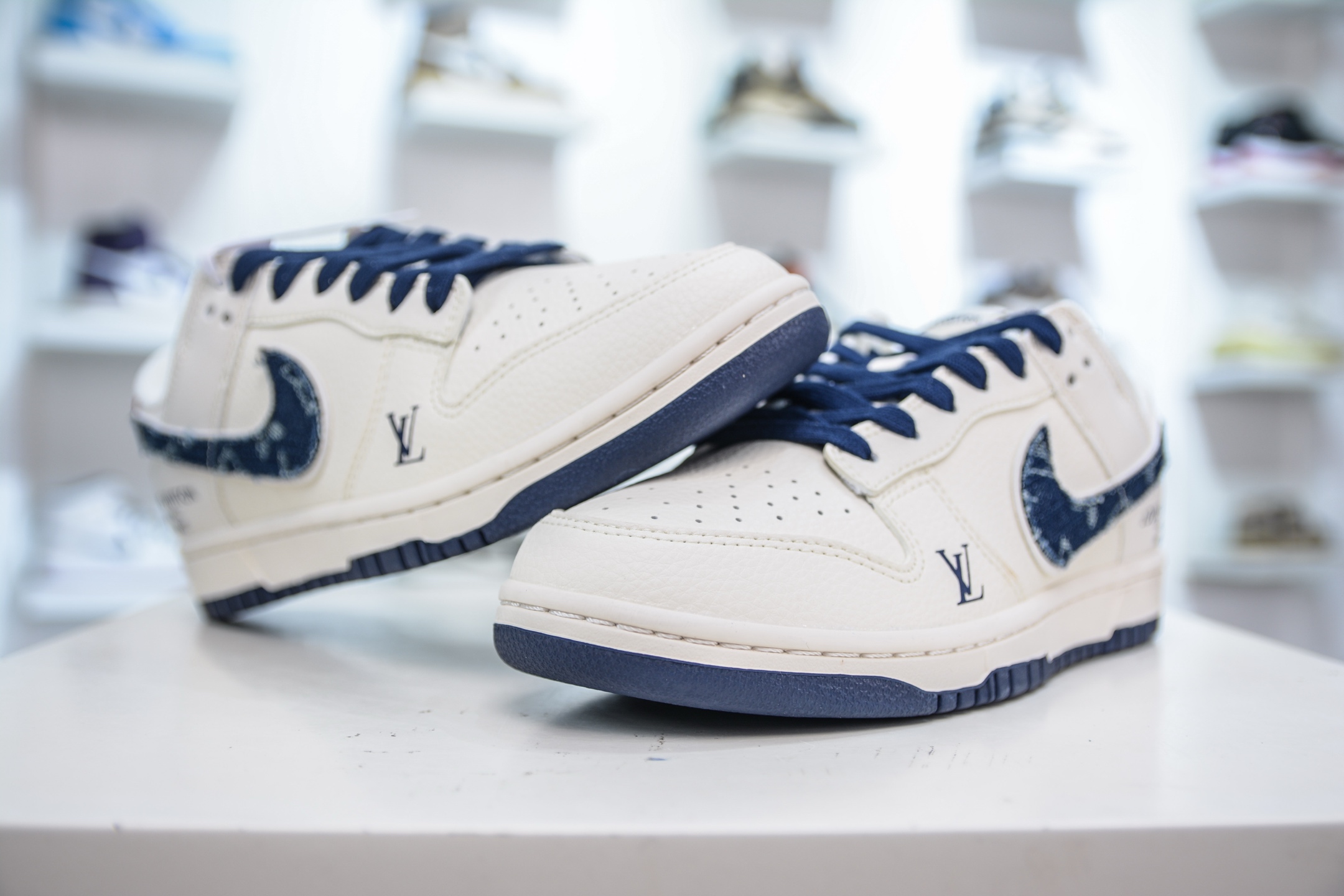 Nike SB Dunk Low x Louis Vuitton LV联名-白蓝牛仔勾 JP1628-037
