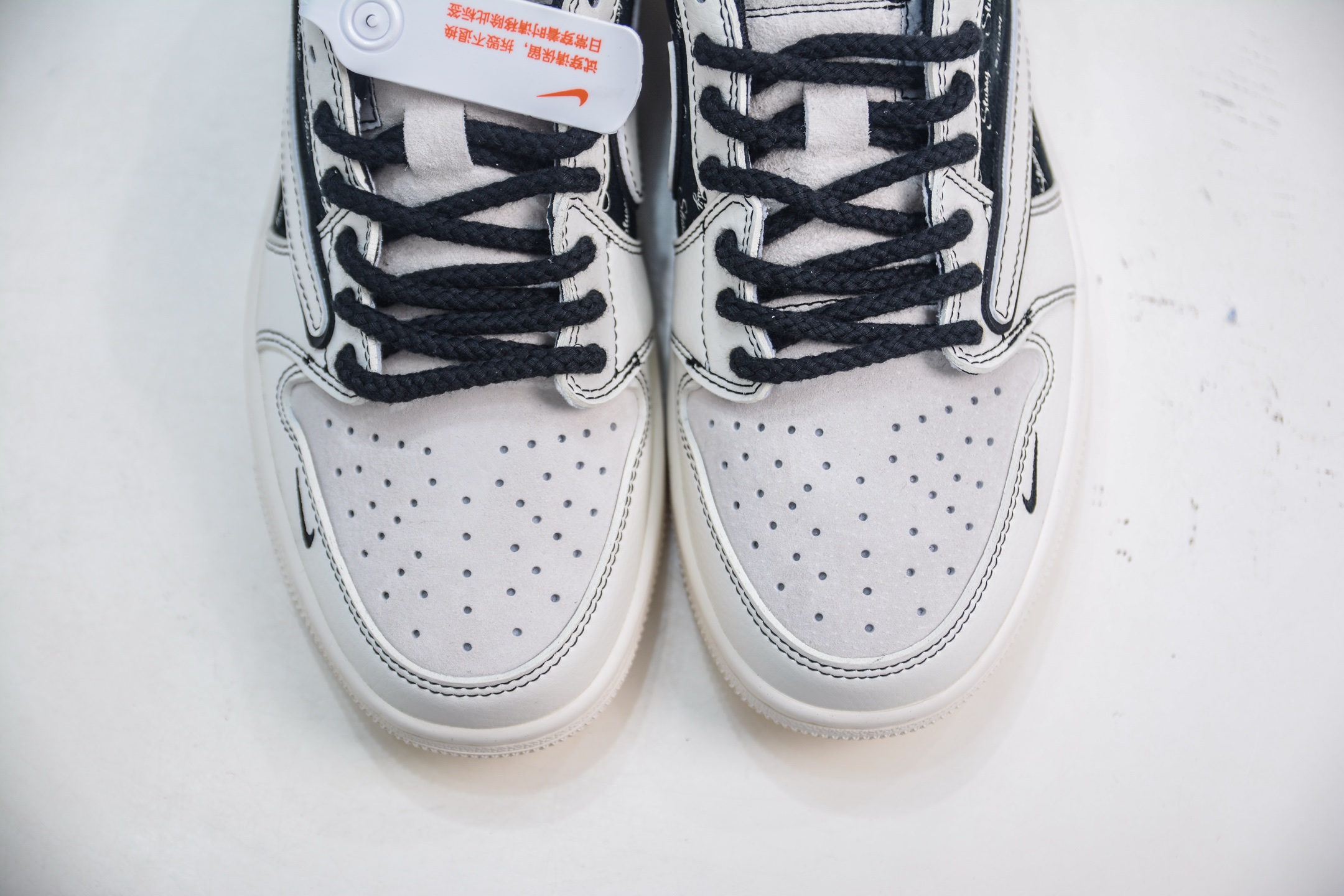 Travis Scott x Nike Air Jordan 1 Low x Stussy Air Jordan 1 Low 斯图西联名-白黑 SJ2068-121-莆田鞋,莆田鞋货源,高仿鞋,高仿鞋货源,安福档口,莆田高仿鞋,莆田鞋批发,高仿鞋批发,莆田高仿运动鞋,高仿运动鞋,莆田运动鞋 Travis Scott x Nike Air Jordan 1 Low x Stussy Air Jordan 1 Low 斯图西联名-白黑 SJ2068-121