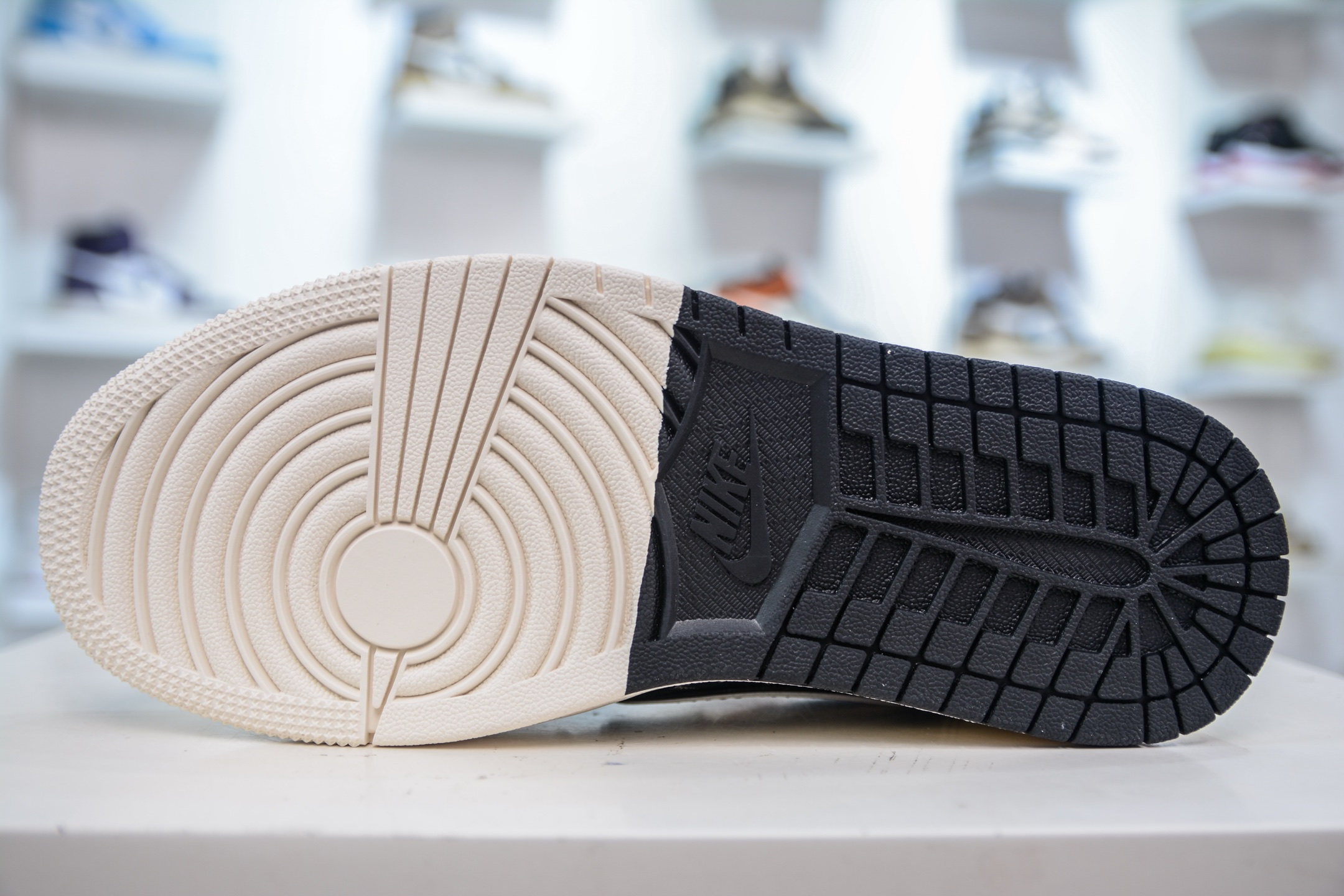 Travis Scott x Nike Air Jordan 1 Low x Stussy Air Jordan 1 Low 斯图西联名-白黑 SJ2068-121-莆田鞋,莆田鞋货源,高仿鞋,高仿鞋货源,安福档口,莆田高仿鞋,莆田鞋批发,高仿鞋批发,莆田高仿运动鞋,高仿运动鞋,莆田运动鞋 Travis Scott x Nike Air Jordan 1 Low x Stussy Air Jordan 1 Low 斯图西联名-白黑 SJ2068-121