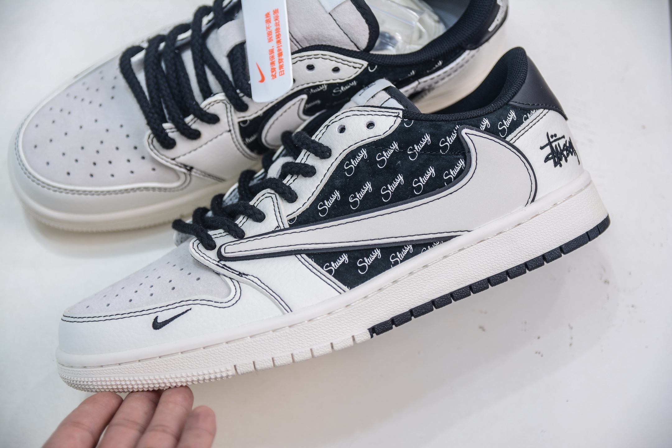 Travis Scott x Nike Air Jordan 1 Low x Stussy Air Jordan 1 Low 斯图西联名-白黑 SJ2068-121-莆田鞋,莆田鞋货源,高仿鞋,高仿鞋货源,安福档口,莆田高仿鞋,莆田鞋批发,高仿鞋批发,莆田高仿运动鞋,高仿运动鞋,莆田运动鞋 Travis Scott x Nike Air Jordan 1 Low x Stussy Air Jordan 1 Low 斯图西联名-白黑 SJ2068-121