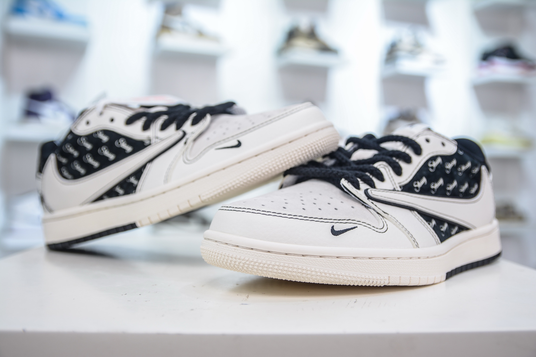 Travis Scott x Nike Air Jordan 1 Low x Stussy Air Jordan 1 Low 斯图西联名-白黑 SJ2068-121-莆田鞋,莆田鞋货源,高仿鞋,高仿鞋货源,安福档口,莆田高仿鞋,莆田鞋批发,高仿鞋批发,莆田高仿运动鞋,高仿运动鞋,莆田运动鞋 Travis Scott x Nike Air Jordan 1 Low x Stussy Air Jordan 1 Low 斯图西联名-白黑 SJ2068-121