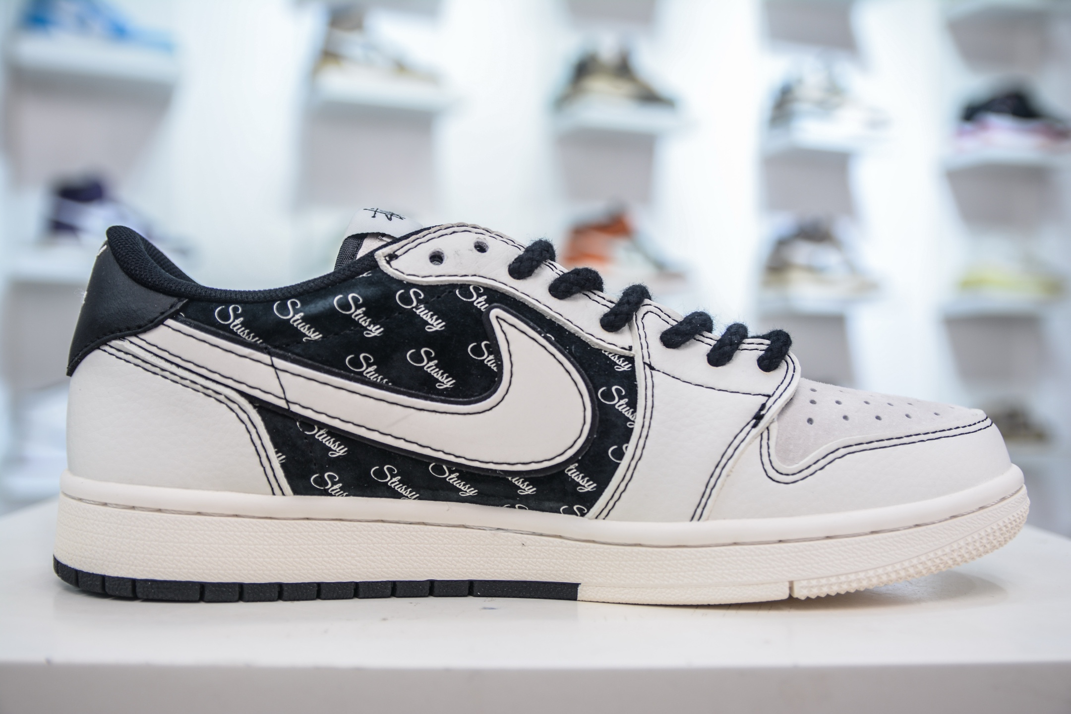 Travis Scott x Nike Air Jordan 1 Low x Stussy Air Jordan 1 Low 斯图西联名-白黑 SJ2068-121-莆田鞋,莆田鞋货源,高仿鞋,高仿鞋货源,安福档口,莆田高仿鞋,莆田鞋批发,高仿鞋批发,莆田高仿运动鞋,高仿运动鞋,莆田运动鞋 Travis Scott x Nike Air Jordan 1 Low x Stussy Air Jordan 1 Low 斯图西联名-白黑 SJ2068-121
