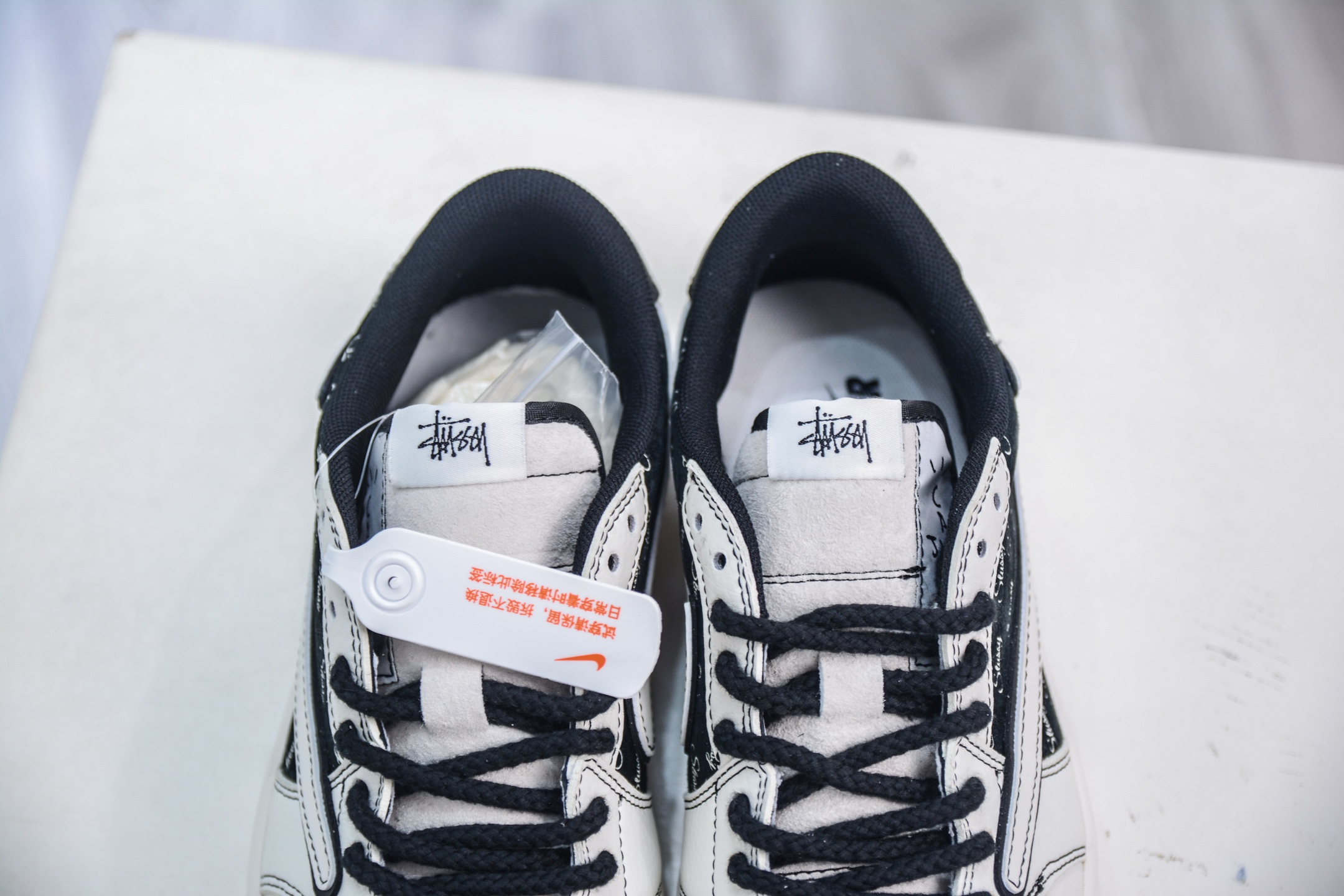 Travis Scott x Nike Air Jordan 1 Low x Stussy Air Jordan 1 Low 斯图西联名-白黑 SJ2068-121-莆田鞋,莆田鞋货源,高仿鞋,高仿鞋货源,安福档口,莆田高仿鞋,莆田鞋批发,高仿鞋批发,莆田高仿运动鞋,高仿运动鞋,莆田运动鞋 Travis Scott x Nike Air Jordan 1 Low x Stussy Air Jordan 1 Low 斯图西联名-白黑 SJ2068-121
