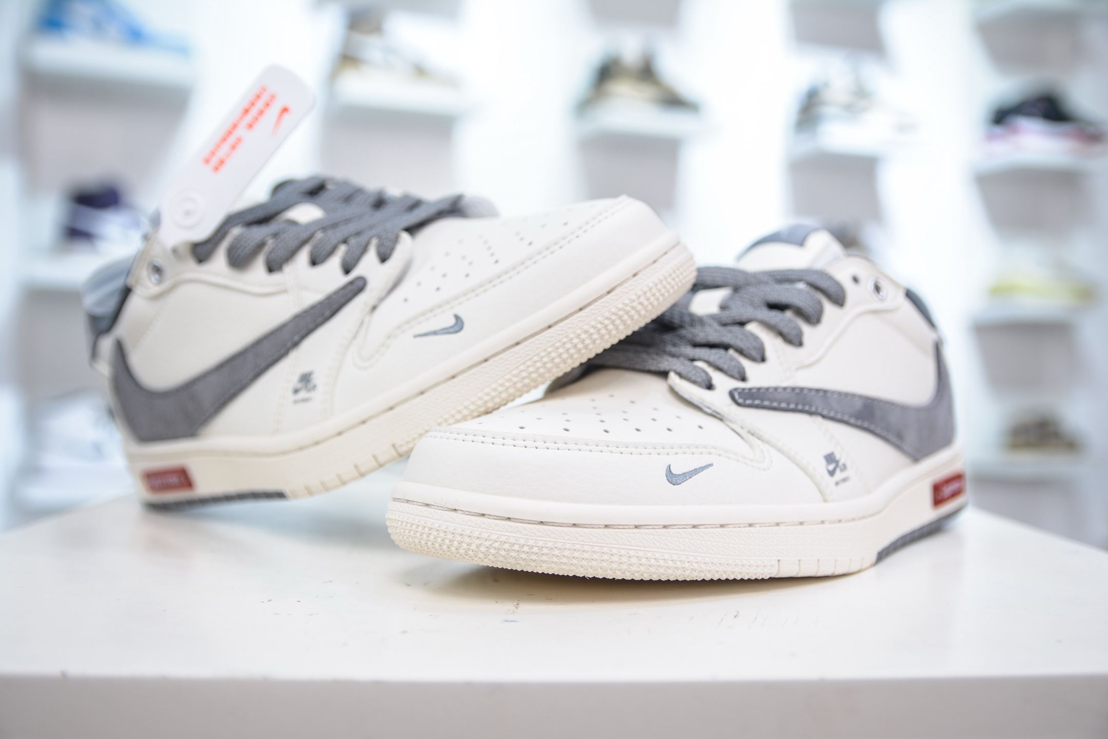 TS x Air Jordan x Supreme X Stussy AJ1 Low 倒钩低帮SUP斯图西联名-白灰 SJ2068-125-莆田鞋,莆田鞋货源,高仿鞋,高仿鞋货源,安福档口,莆田高仿鞋,莆田鞋批发,高仿鞋批发,莆田高仿运动鞋,高仿运动鞋,莆田运动鞋 TS x Air Jordan x Supreme X Stussy AJ1 Low 倒钩低帮SUP斯图西联名-白灰 SJ2068-125