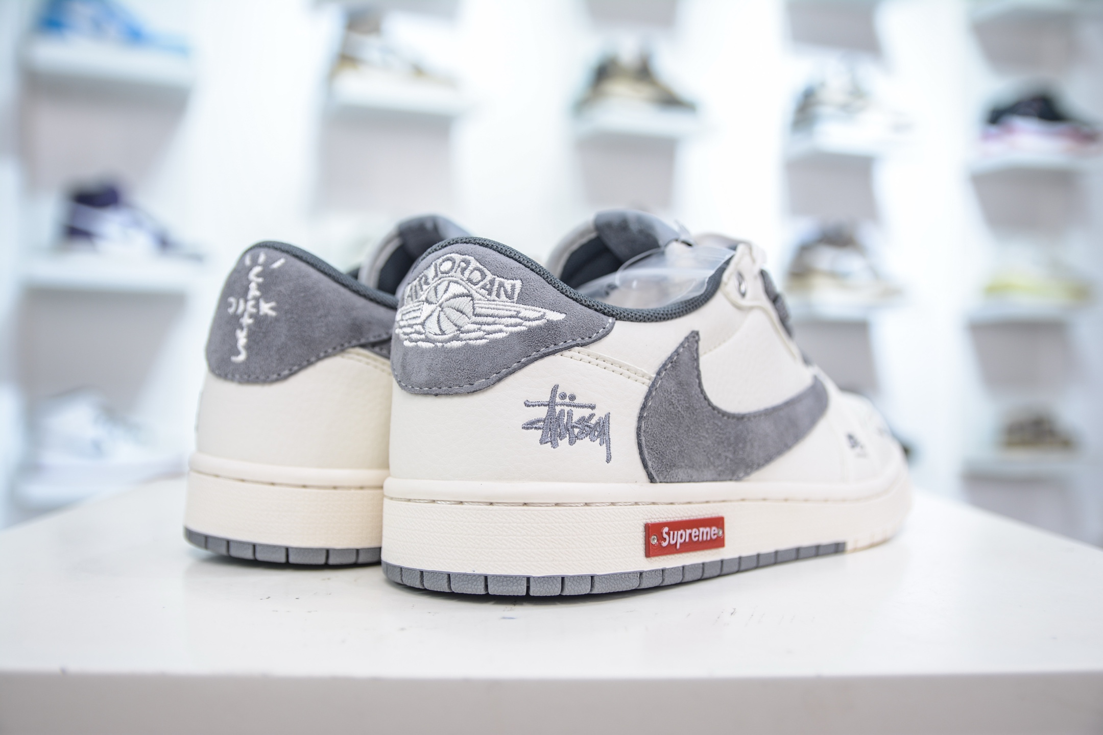 TS x Air Jordan x Supreme X Stussy AJ1 Low 倒钩低帮SUP斯图西联名-白灰 SJ2068-125-莆田鞋,莆田鞋货源,高仿鞋,高仿鞋货源,安福档口,莆田高仿鞋,莆田鞋批发,高仿鞋批发,莆田高仿运动鞋,高仿运动鞋,莆田运动鞋 TS x Air Jordan x Supreme X Stussy AJ1 Low 倒钩低帮SUP斯图西联名-白灰 SJ2068-125