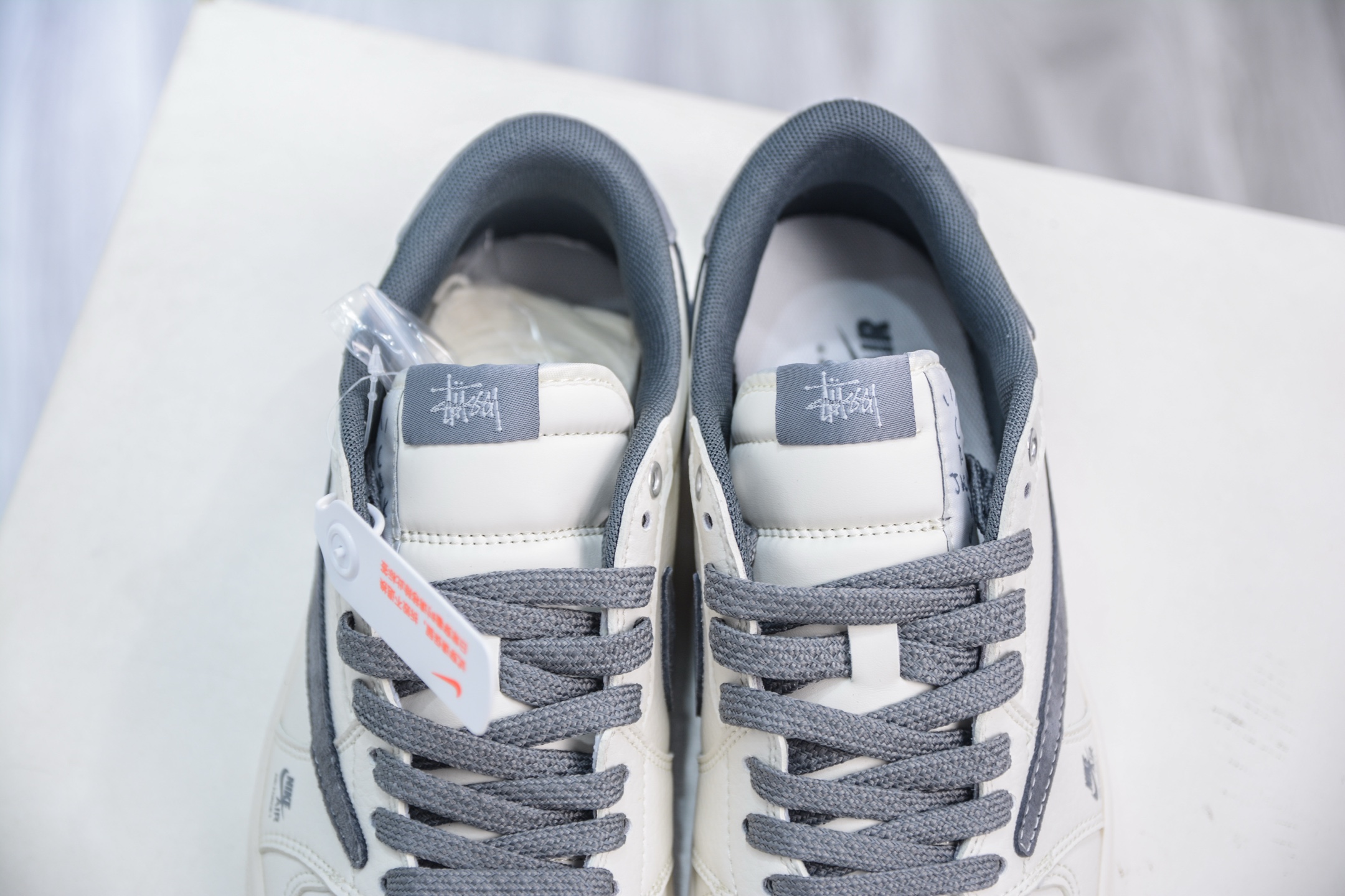 TS x Air Jordan x Supreme X Stussy AJ1 Low 倒钩低帮SUP斯图西联名-白灰 SJ2068-125-莆田鞋,莆田鞋货源,高仿鞋,高仿鞋货源,安福档口,莆田高仿鞋,莆田鞋批发,高仿鞋批发,莆田高仿运动鞋,高仿运动鞋,莆田运动鞋 TS x Air Jordan x Supreme X Stussy AJ1 Low 倒钩低帮SUP斯图西联名-白灰 SJ2068-125