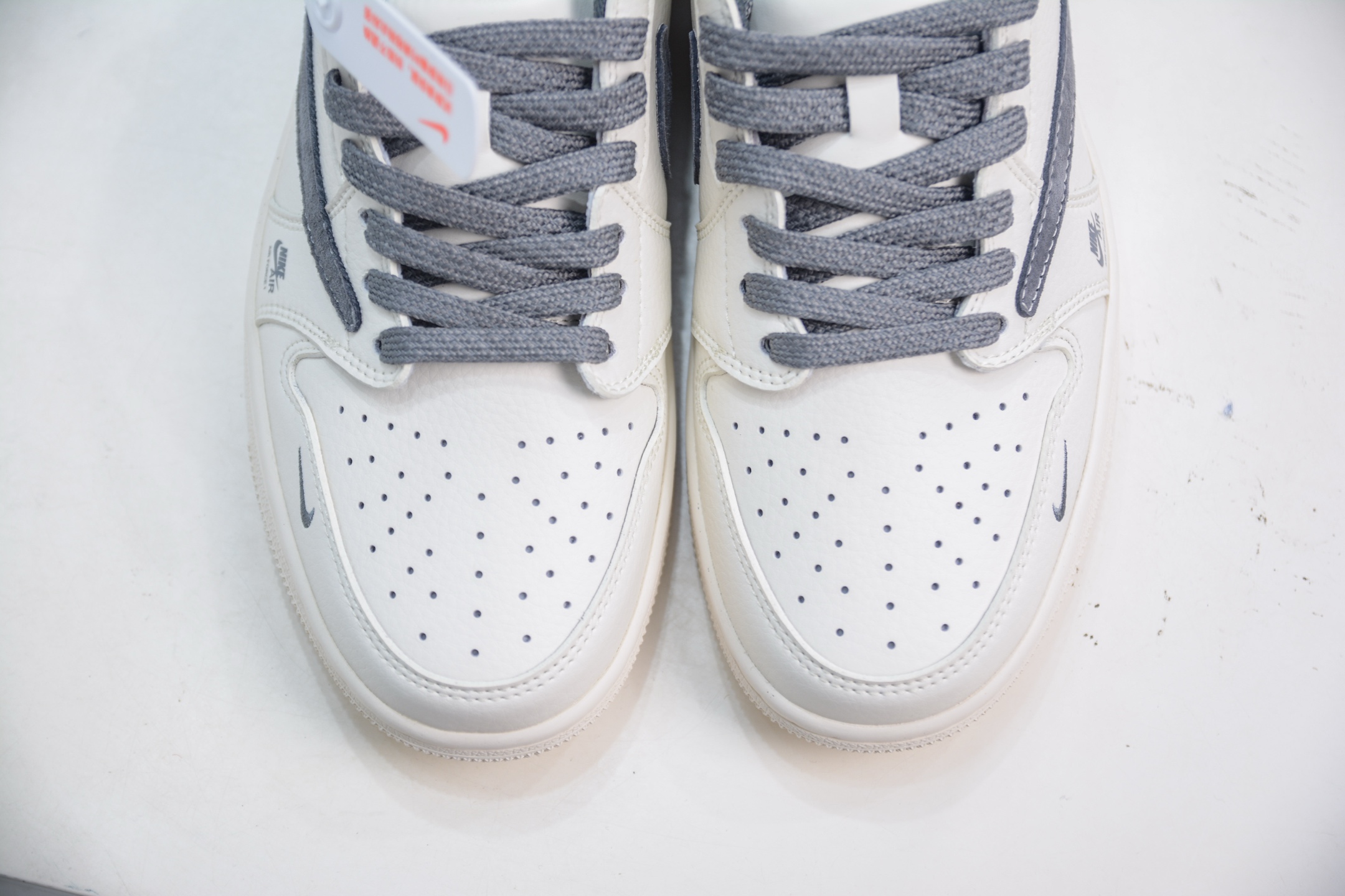 TS x Air Jordan x Supreme X Stussy AJ1 Low 倒钩低帮SUP斯图西联名-白灰 SJ2068-125-莆田鞋,莆田鞋货源,高仿鞋,高仿鞋货源,安福档口,莆田高仿鞋,莆田鞋批发,高仿鞋批发,莆田高仿运动鞋,高仿运动鞋,莆田运动鞋 TS x Air Jordan x Supreme X Stussy AJ1 Low 倒钩低帮SUP斯图西联名-白灰 SJ2068-125