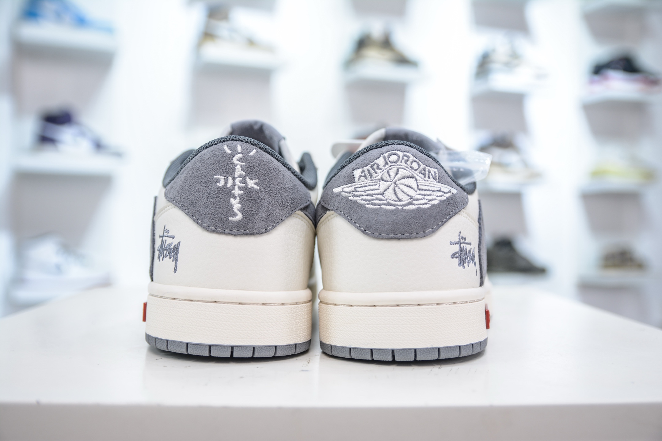TS x Air Jordan x Supreme X Stussy AJ1 Low 倒钩低帮SUP斯图西联名-白灰 SJ2068-125-莆田鞋,莆田鞋货源,高仿鞋,高仿鞋货源,安福档口,莆田高仿鞋,莆田鞋批发,高仿鞋批发,莆田高仿运动鞋,高仿运动鞋,莆田运动鞋 TS x Air Jordan x Supreme X Stussy AJ1 Low 倒钩低帮SUP斯图西联名-白灰 SJ2068-125