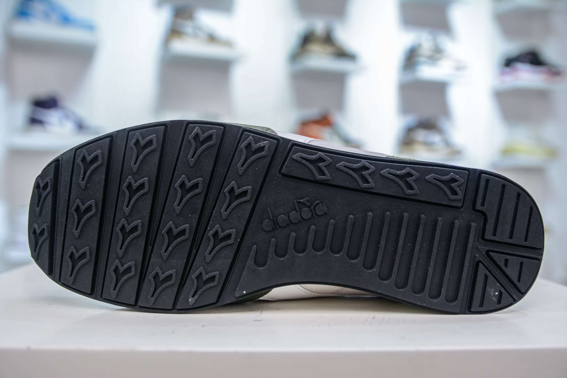 diadora迪亚多纳Camaro 涤纶织物牛反绒皮牛皮革 复古跑鞋 501.159886 01 D0673