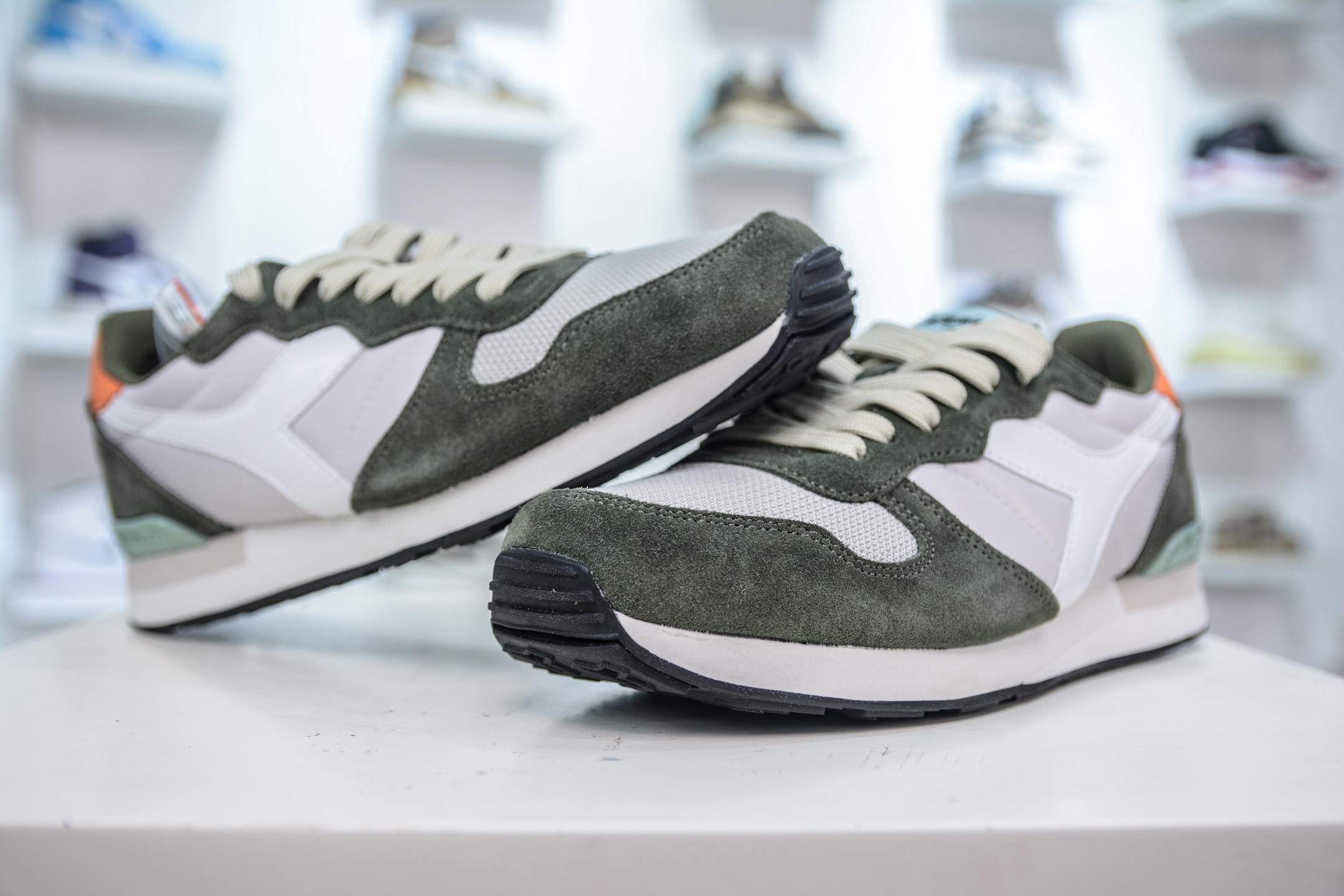 diadora迪亚多纳Camaro 涤纶织物牛反绒皮牛皮革 复古跑鞋 501.159886 01 D0673