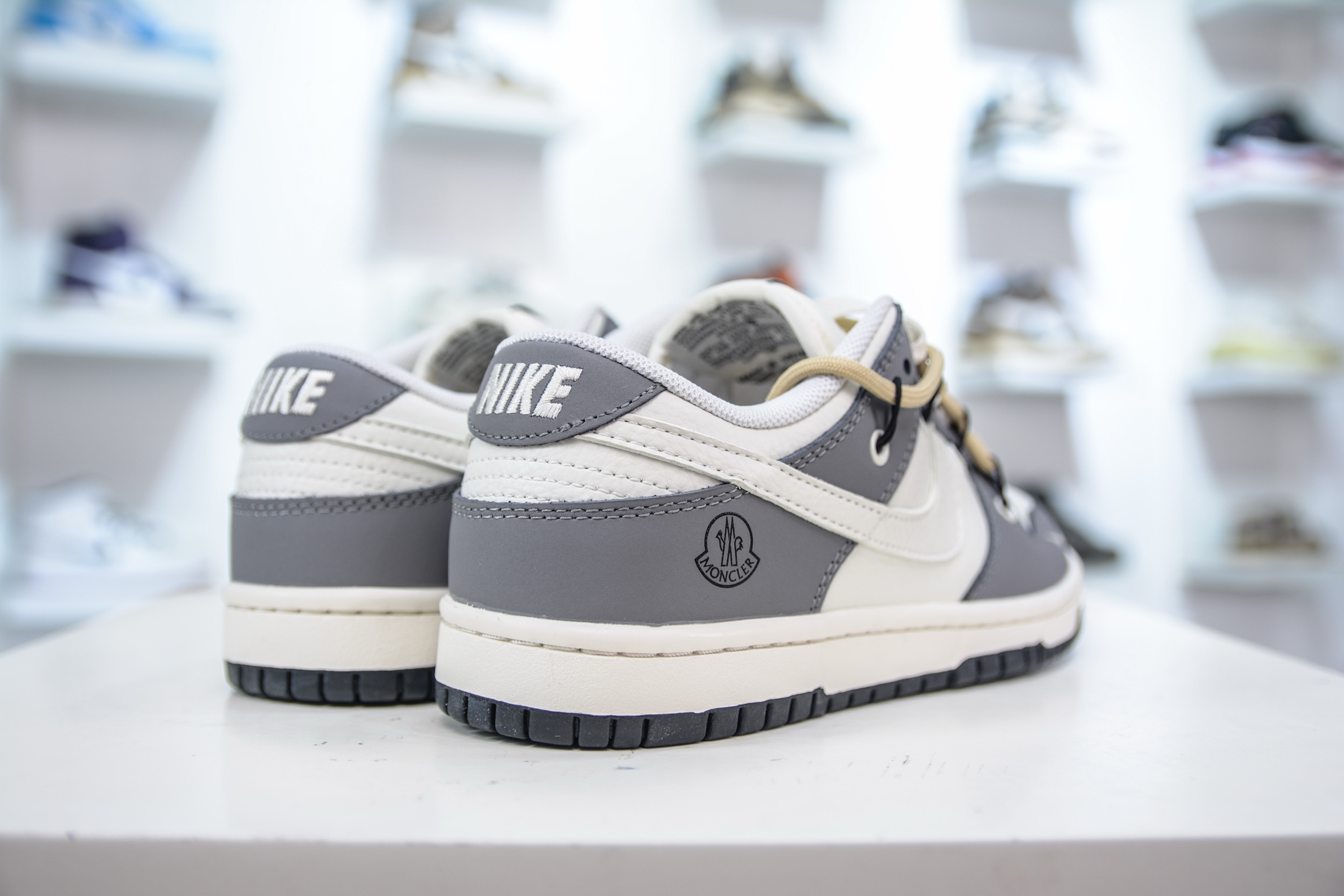 Nike SB Dunk Low x MONCLER 蒙口联名-白灰绑带 FX1588-404