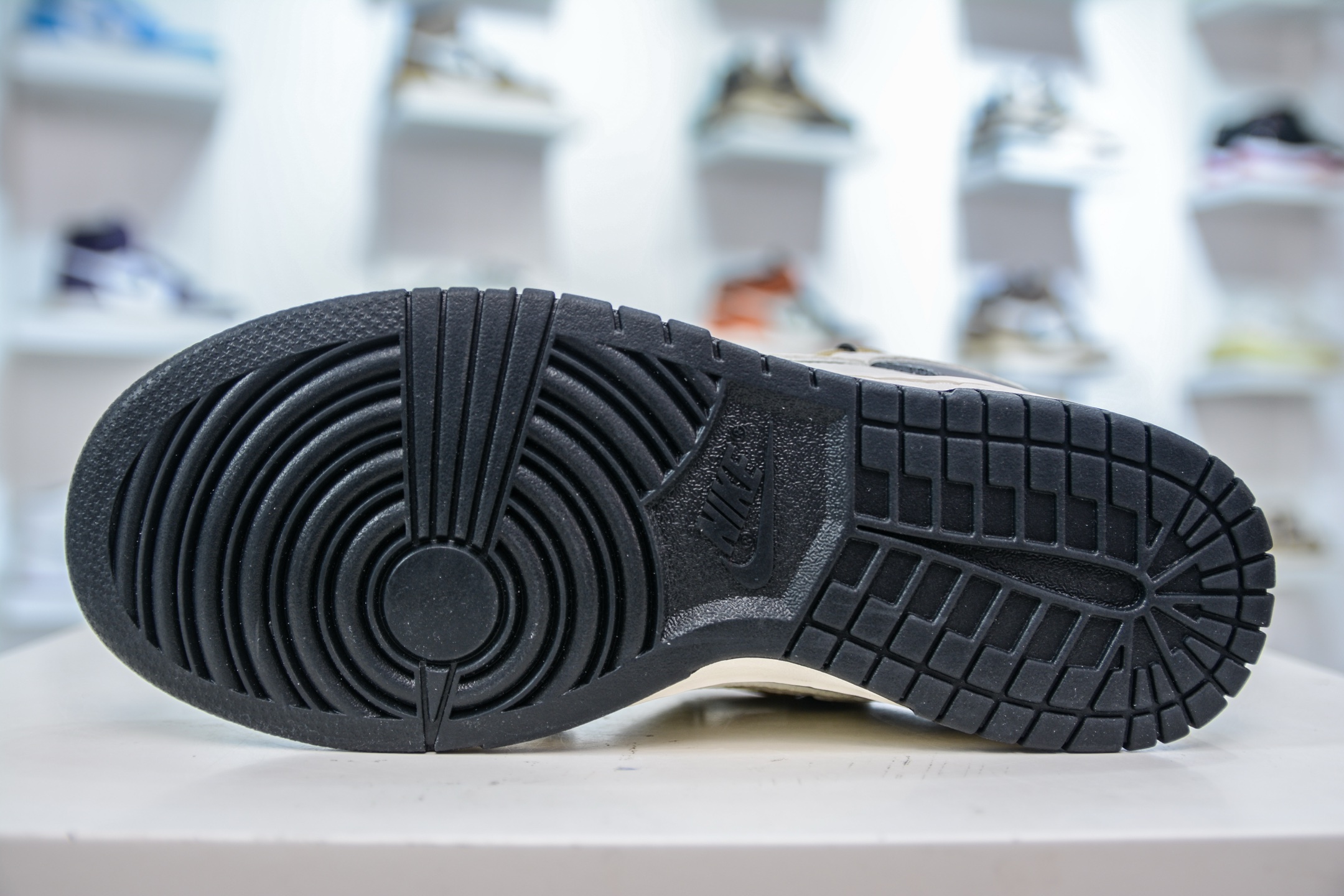 Nike SB Dunk Low x MONCLER 蒙口联名-白灰绑带 FX1588-404