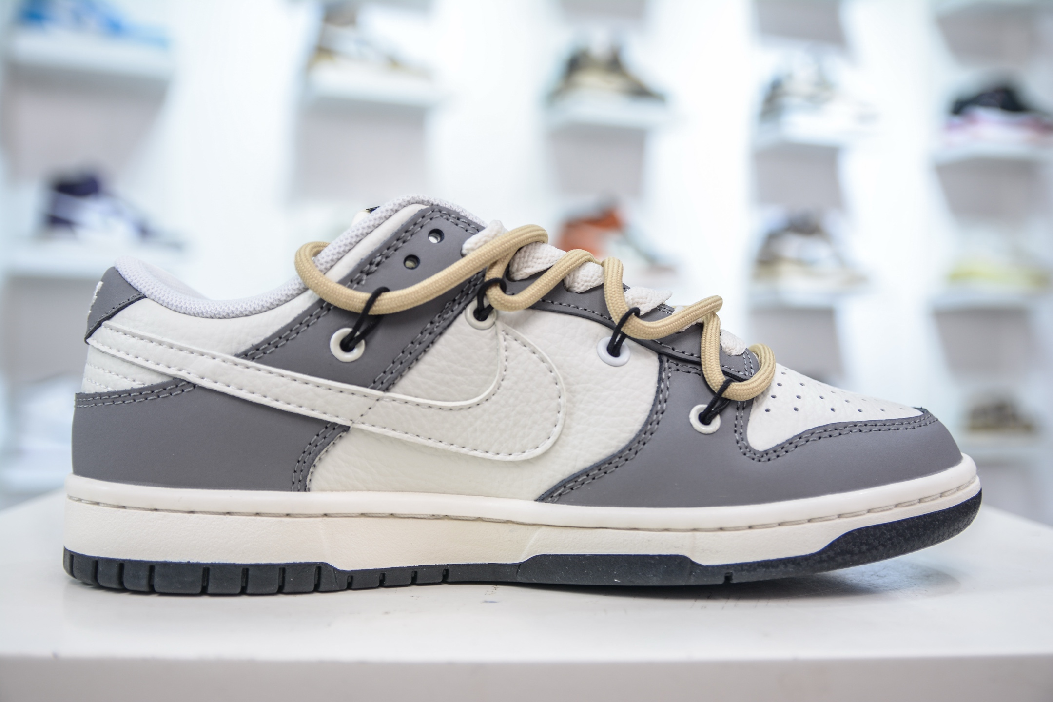 Nike SB Dunk Low x MONCLER 蒙口联名-白灰绑带 FX1588-404