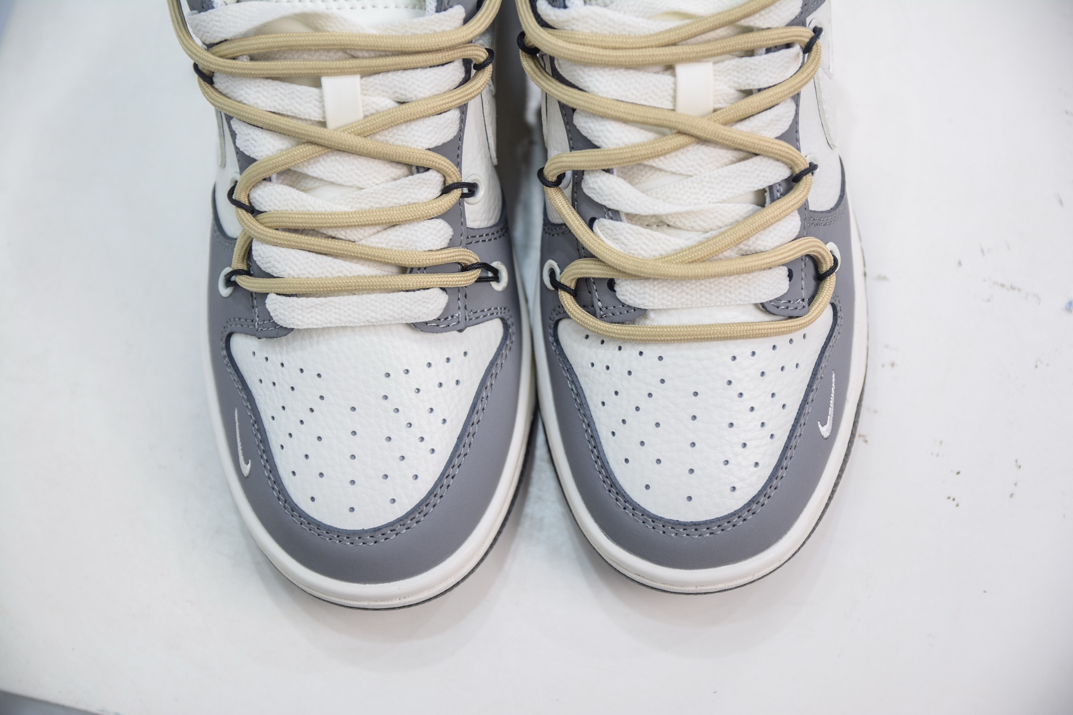 Nike SB Dunk Low x MONCLER 蒙口联名-白灰绑带 FX1588-404