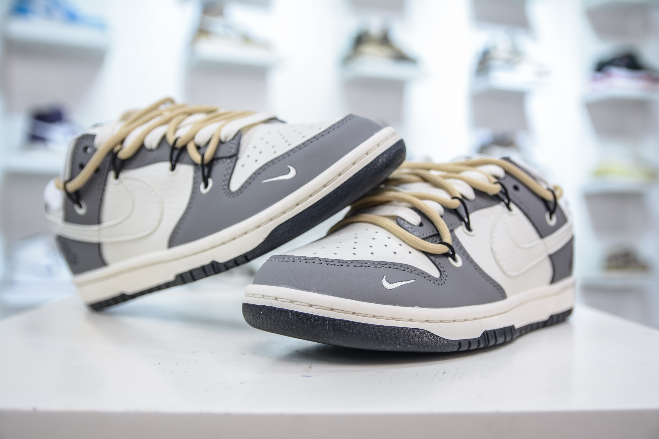 Nike SB Dunk Low x MONCLER 蒙口联名-白灰绑带 FX1588-404