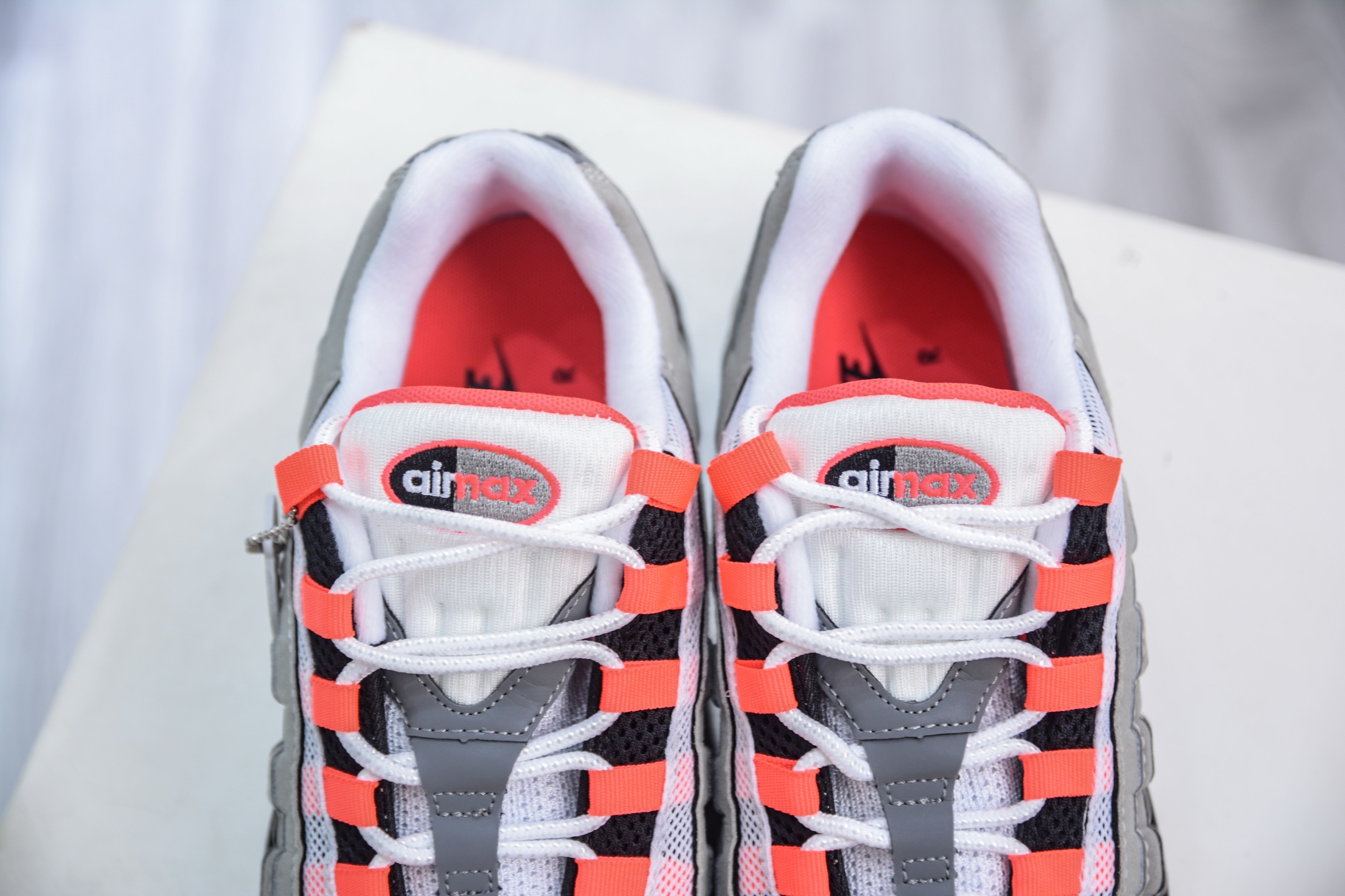 NK Air Max 95 复古减震气垫跑鞋 AT2865-100-莆田鞋,莆田鞋货源,高仿鞋,高仿鞋货源,安福档口,莆田高仿鞋,莆田鞋批发,高仿鞋批发,莆田高仿运动鞋,高仿运动鞋,莆田运动鞋 NK Air Max 95 复古减震气垫跑鞋 AT2865-100