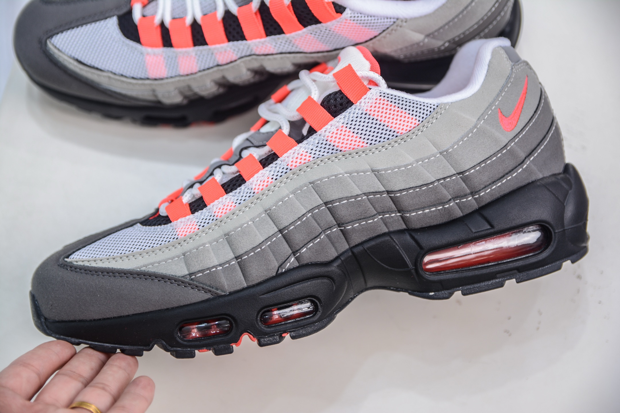 NK Air Max 95 复古减震气垫跑鞋 AT2865-100-莆田鞋,莆田鞋货源,高仿鞋,高仿鞋货源,安福档口,莆田高仿鞋,莆田鞋批发,高仿鞋批发,莆田高仿运动鞋,高仿运动鞋,莆田运动鞋 NK Air Max 95 复古减震气垫跑鞋 AT2865-100