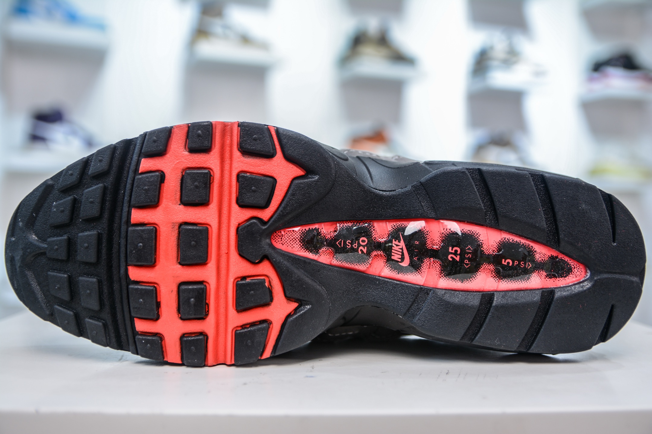 NK Air Max 95 复古减震气垫跑鞋 AT2865-100-莆田鞋,莆田鞋货源,高仿鞋,高仿鞋货源,安福档口,莆田高仿鞋,莆田鞋批发,高仿鞋批发,莆田高仿运动鞋,高仿运动鞋,莆田运动鞋 NK Air Max 95 复古减震气垫跑鞋 AT2865-100