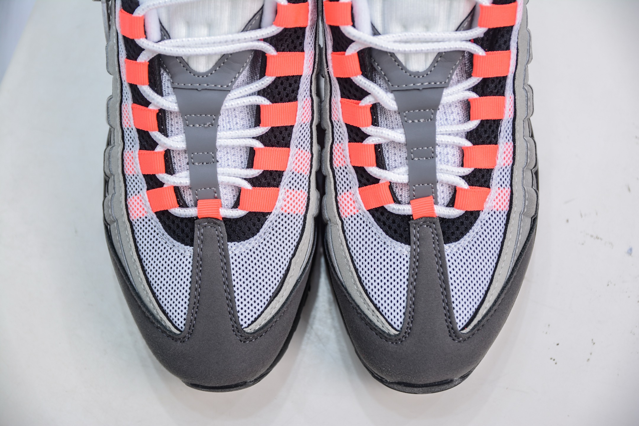 NK Air Max 95 复古减震气垫跑鞋 AT2865-100-莆田鞋,莆田鞋货源,高仿鞋,高仿鞋货源,安福档口,莆田高仿鞋,莆田鞋批发,高仿鞋批发,莆田高仿运动鞋,高仿运动鞋,莆田运动鞋 NK Air Max 95 复古减震气垫跑鞋 AT2865-100