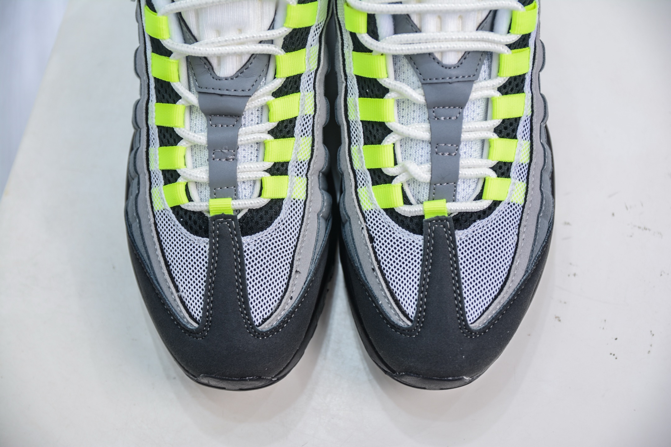 NK Air Max 95 复古减震气垫跑鞋 307960-002-莆田鞋,莆田鞋货源,高仿鞋,高仿鞋货源,安福档口,莆田高仿鞋,莆田鞋批发,高仿鞋批发,莆田高仿运动鞋,高仿运动鞋,莆田运动鞋 NK Air Max 95 复古减震气垫跑鞋 307960-002