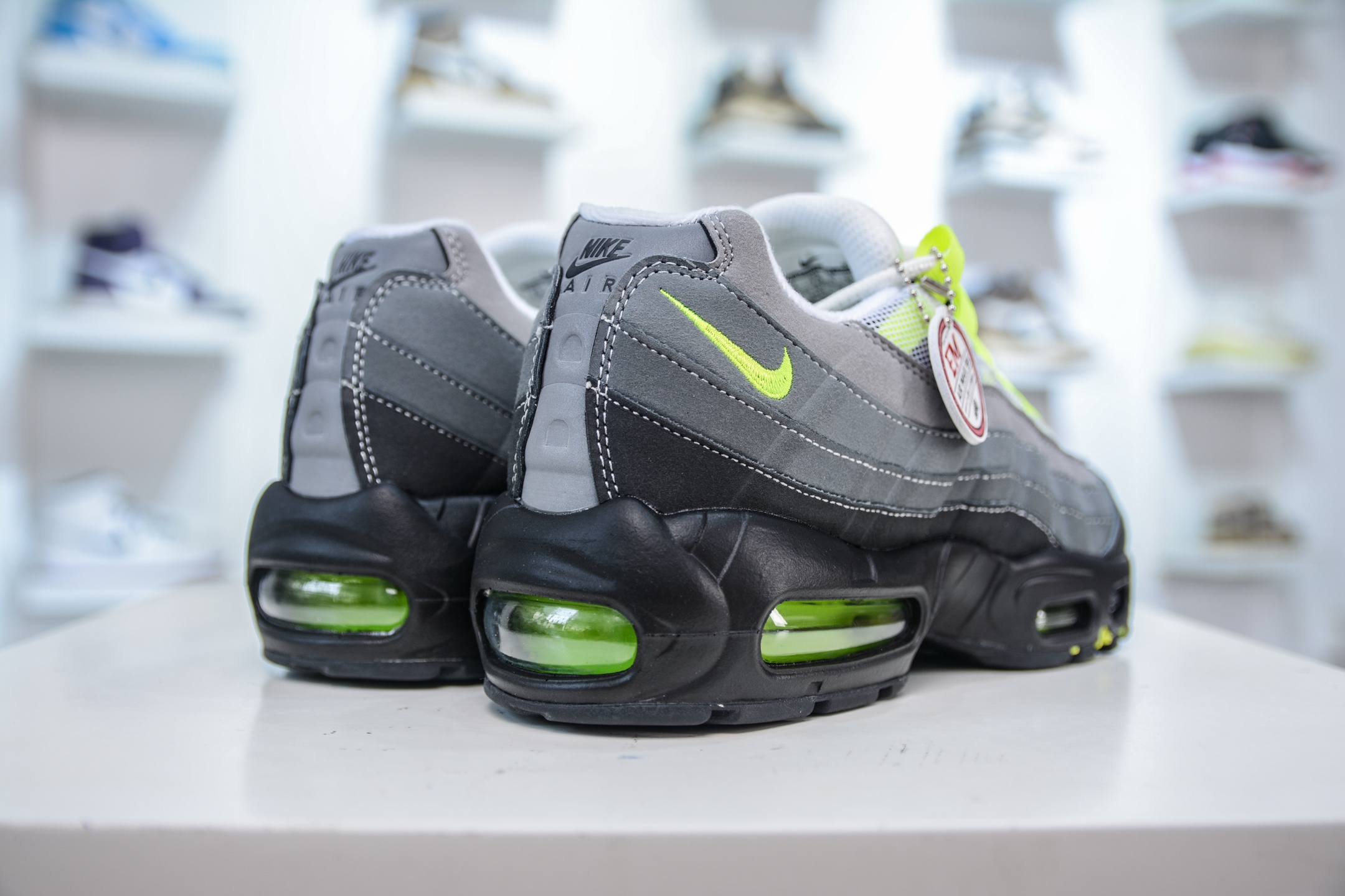 NK Air Max 95 复古减震气垫跑鞋 307960-002-莆田鞋,莆田鞋货源,高仿鞋,高仿鞋货源,安福档口,莆田高仿鞋,莆田鞋批发,高仿鞋批发,莆田高仿运动鞋,高仿运动鞋,莆田运动鞋 NK Air Max 95 复古减震气垫跑鞋 307960-002